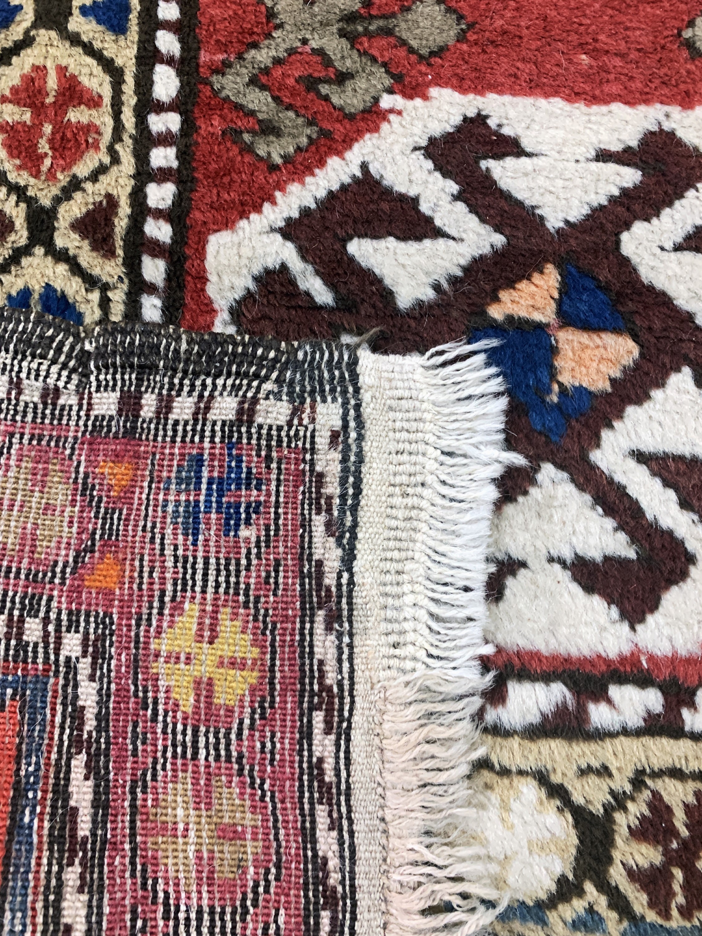 Detail e: Antiker Kazak, Kaukasus, 19.Jhd, Wolle auf Wolle, ca. 323 x 107 cm, EHZ: 3(restauriert)