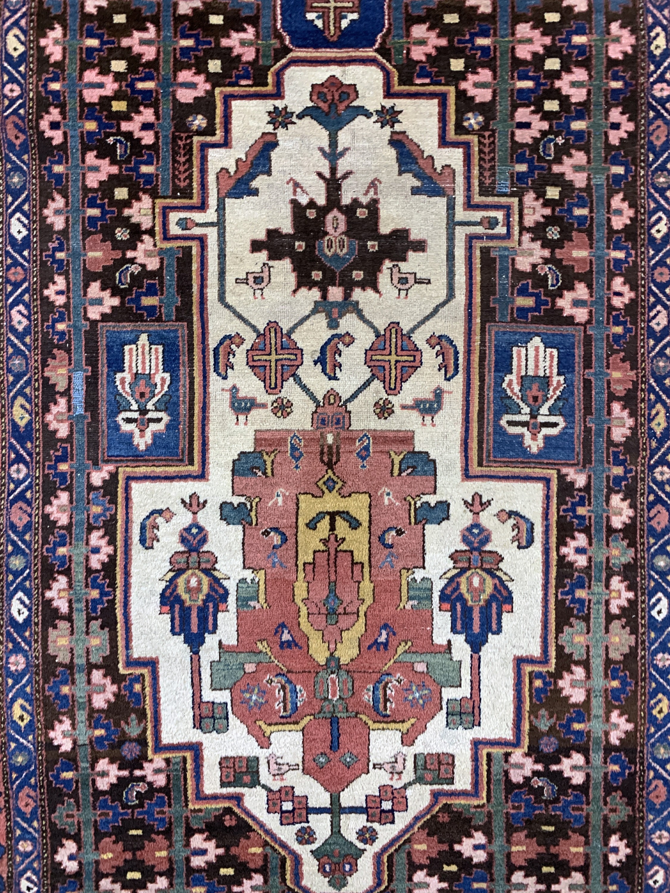 Detail b: Antiker Bachtiar, Persien, um 1900, Wolle auf Baumwolle, ca. 320 x 150 cm, EHZ: 3