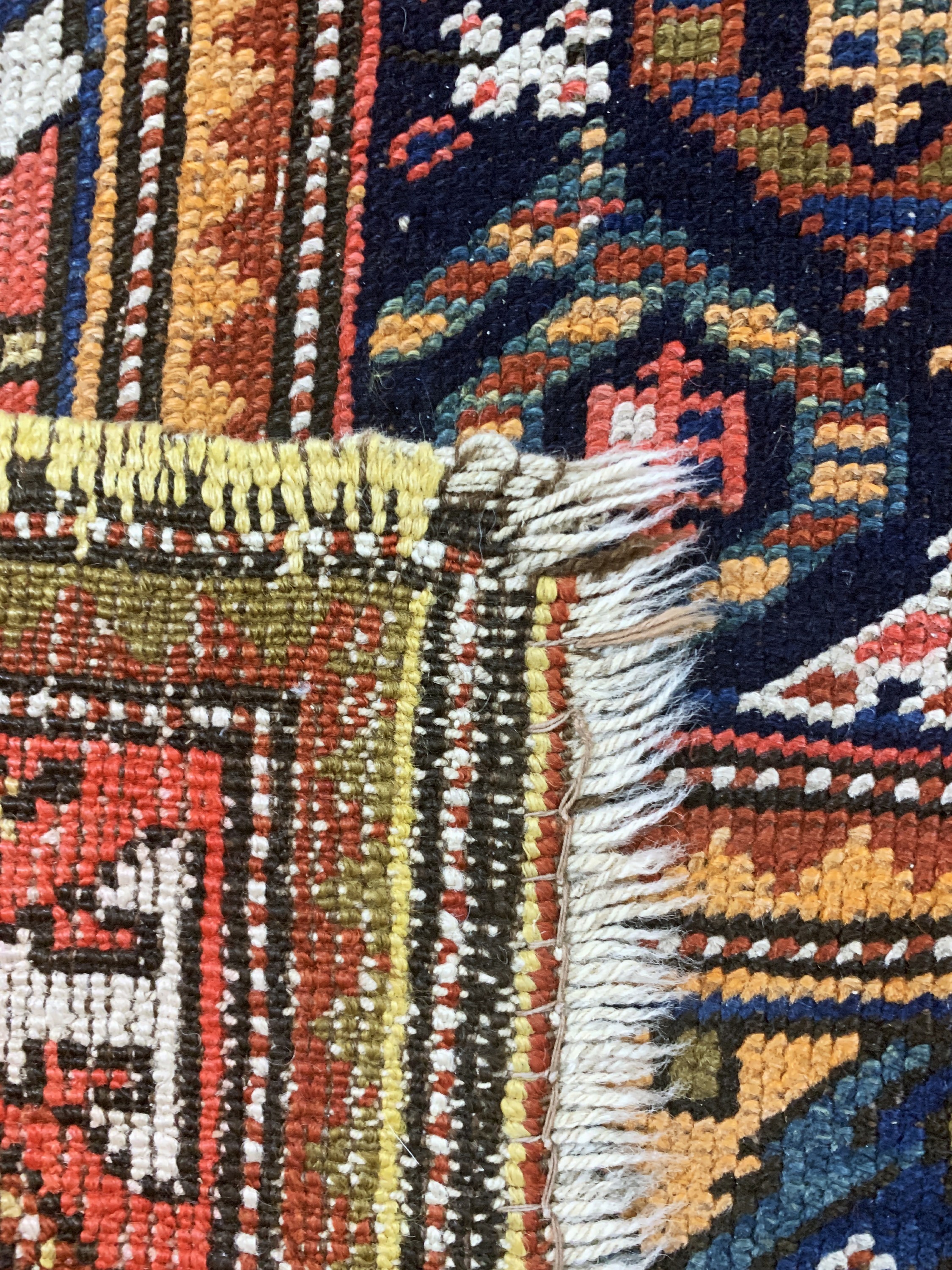Detail h: Antiker Kazak, Kaukasus, 19.Jhd, Wolle auf Wolle, ca. 420 x 133 cm, EHZ: 3-4, (Restaurierungen)