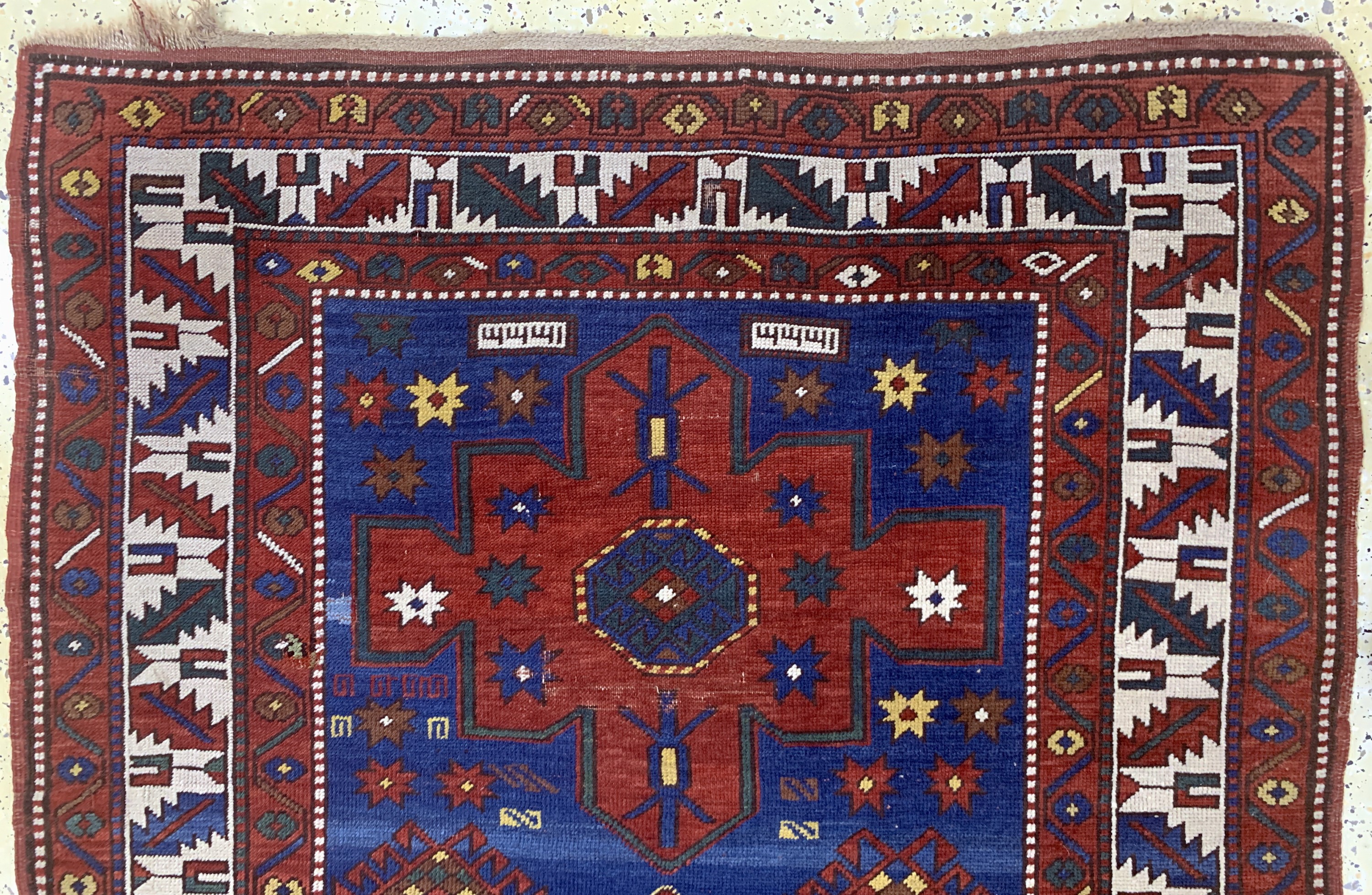 Detail a: Antiker Kazak, Kaukasus, datiert 1333(1911), Wolle auf Wolle, ca. 225 x 138 cm,EHZ: 2-3, (restauriert)