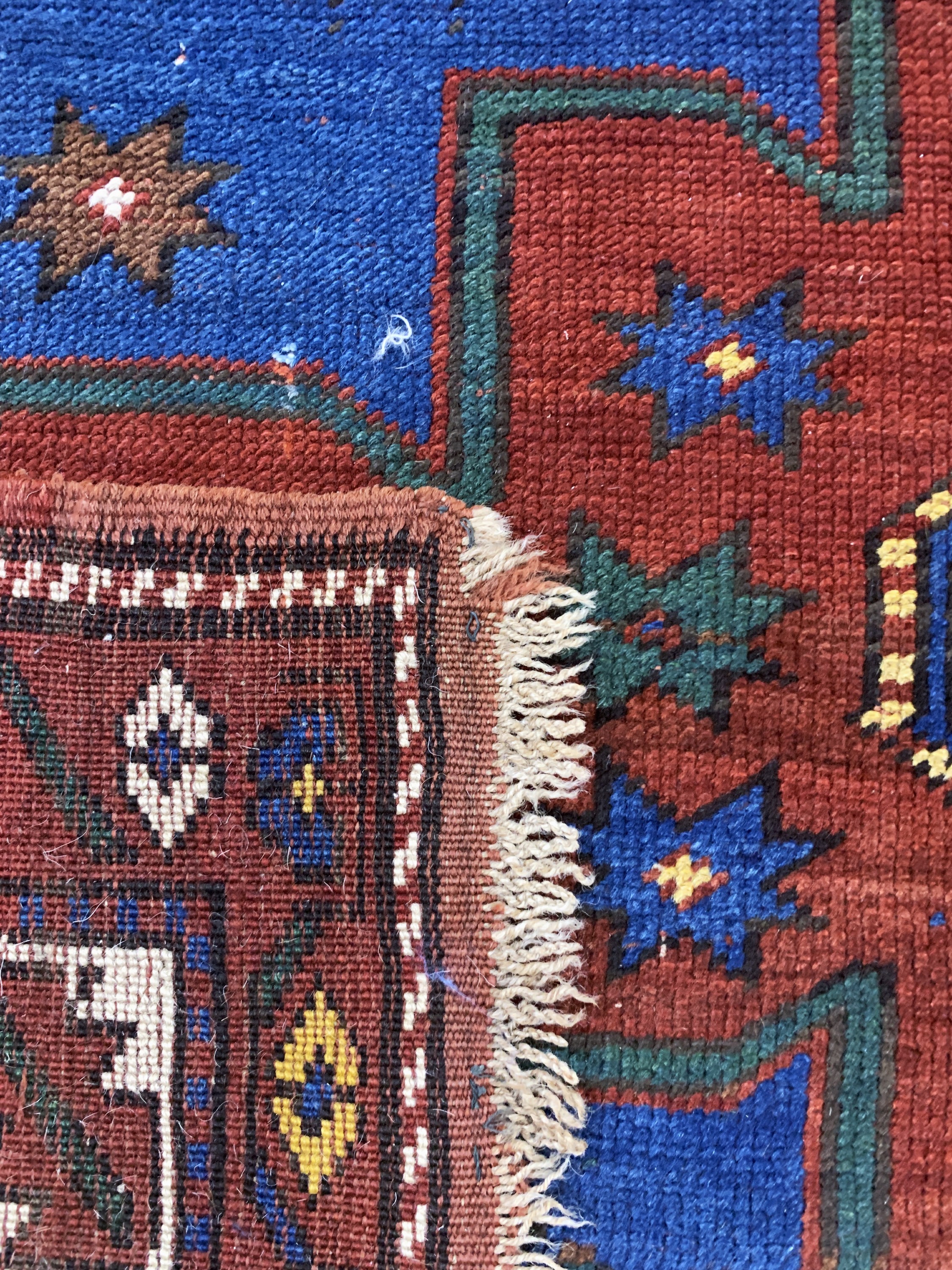Detail e: Antiker Kazak, Kaukasus, datiert 1333(1911), Wolle auf Wolle, ca. 225 x 138 cm,EHZ: 2-3, (restauriert)