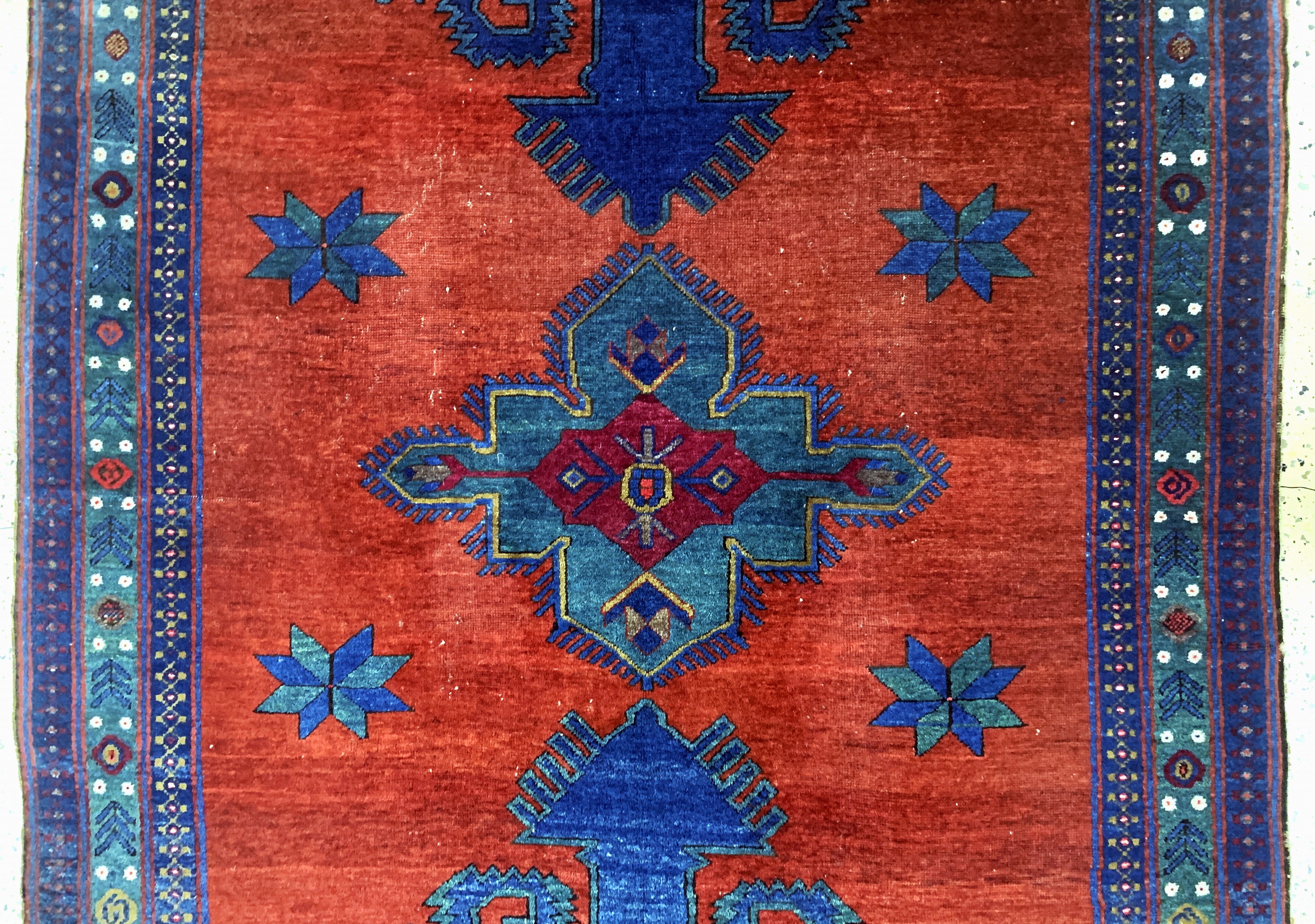 Detail b: Antiker Kazak, Kaukasus, um 1900, Wolle aufWolle, ca. 280 x 155 cm, EHZ: 3
