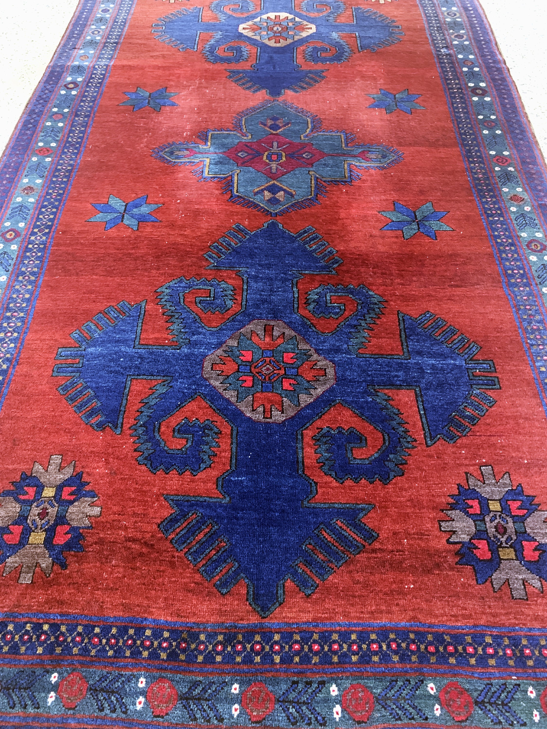 Detail d: Antiker Kazak, Kaukasus, um 1900, Wolle aufWolle, ca. 280 x 155 cm, EHZ: 3