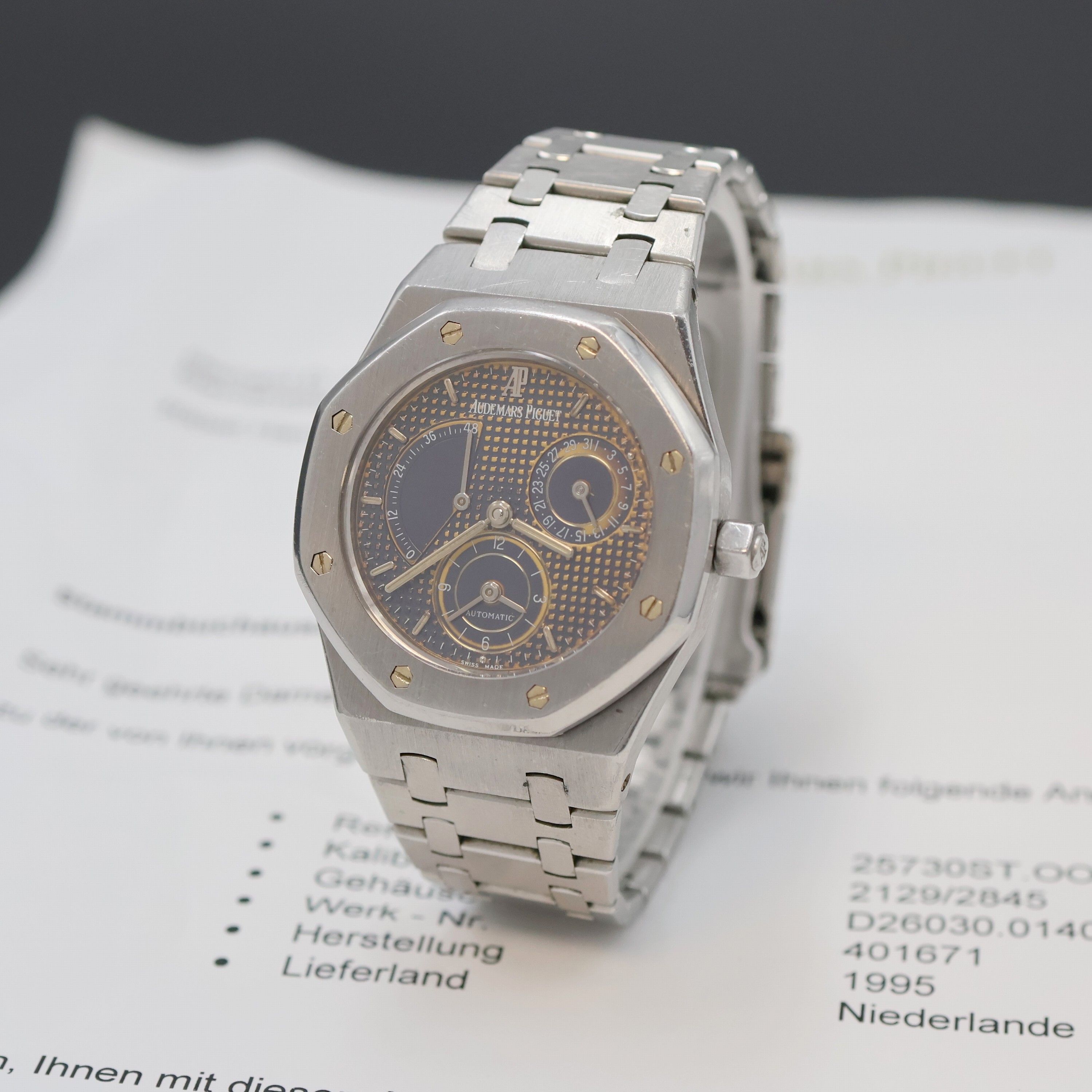 Image 27014577 - AUDEMARS PIGUET Royal Oak Dual Time Herrenarmbanduhr Referenz 25730ST, Schweiz lt. ...