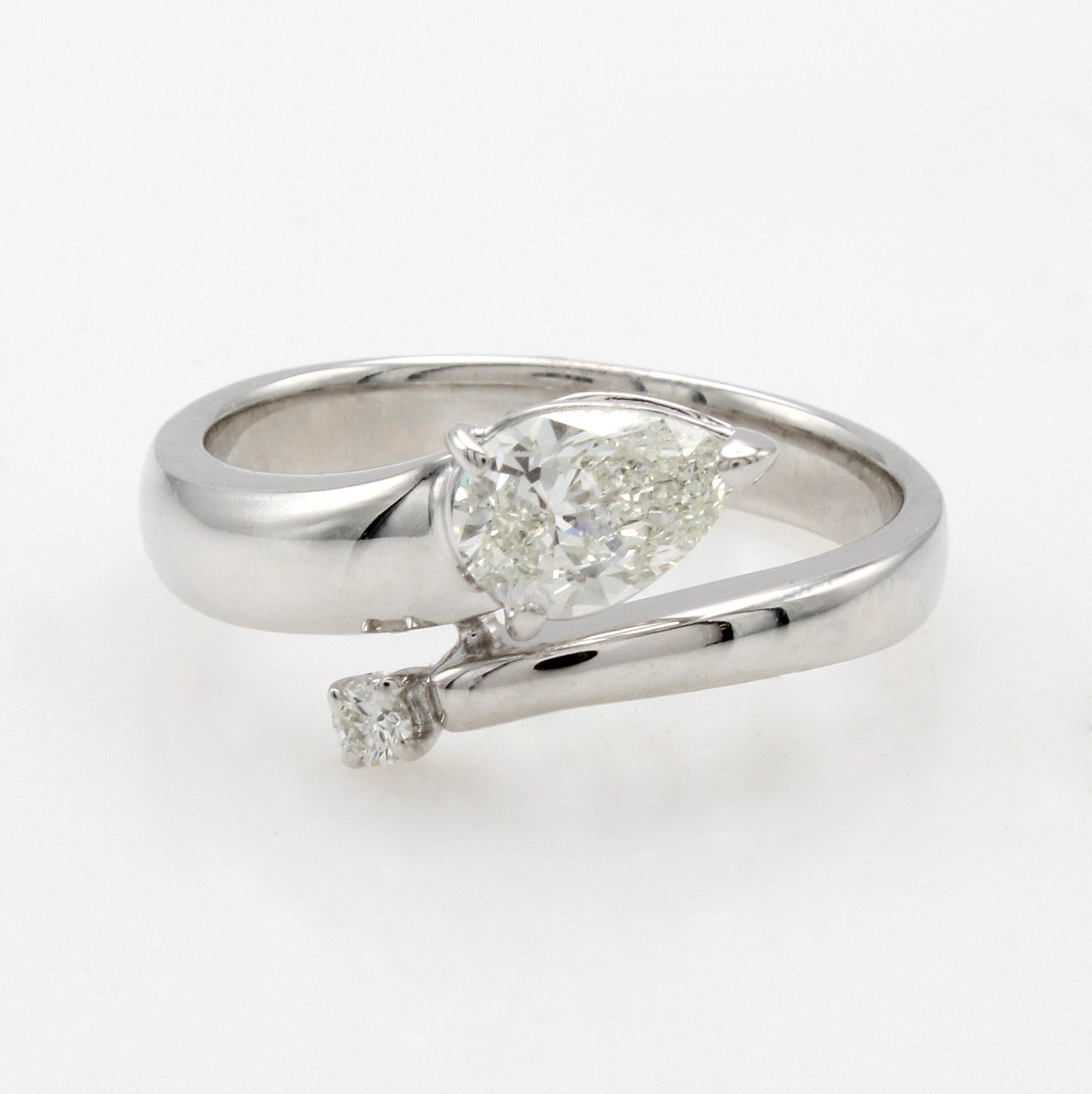Image 27014598 - Ring mit Diamant und Brillant, WG 750/000, gegenläufige Ringschiene, Diam. im Pear-Cut ...