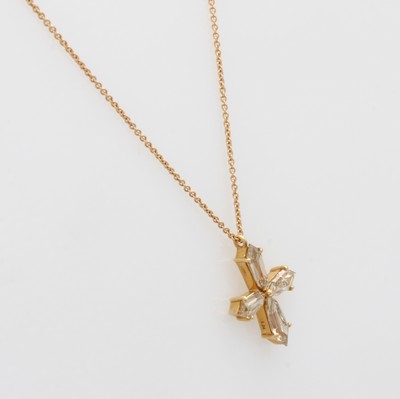 27014521a - Kreuzanhänger mit Diamanten, RG 750/000, 4 Diam. im Shield-Schliff zus. ca. 1.24 ct ...