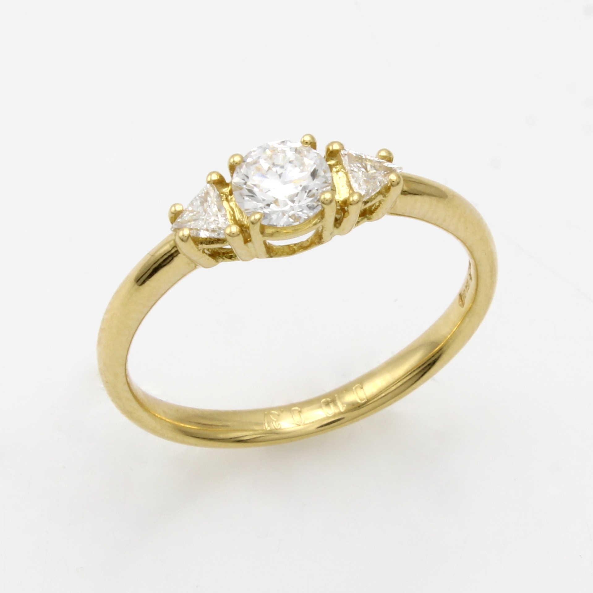 Image 27014727 - Ring mit Brillant und Diamanten, GG 750/000,1 Brill. 0.37 ct hochfeines Weiß(E)/si2, 2 ...