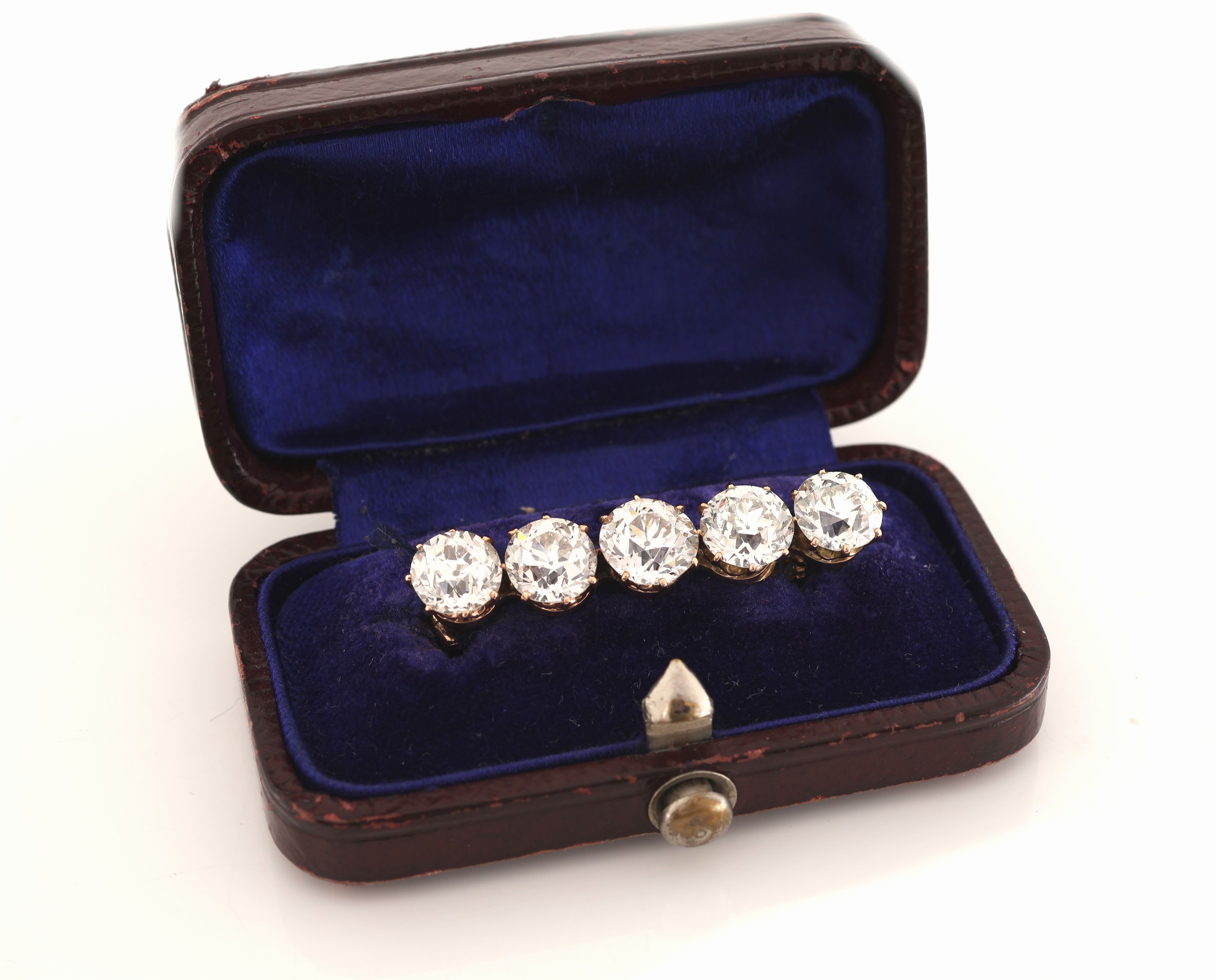 Detail a: 18 kt Gold Diamant-Brosche, um 1900, GG 750/000, 5 Altschliffdiamanten zus. ca. 4.75 ct get.Weiß-light yellow/p, L. ca. 3 cm, ca. 3.9 g, Nadelung ...