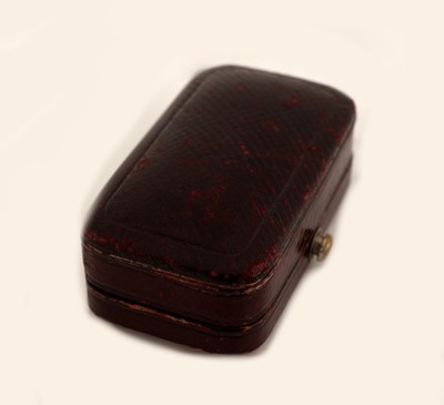 27014832b - 18 kt Gold Diamant-Brosche, um 1900, GG 750/000, 5 Altschliffdiamanten zus. ca. 4.75 ct ...