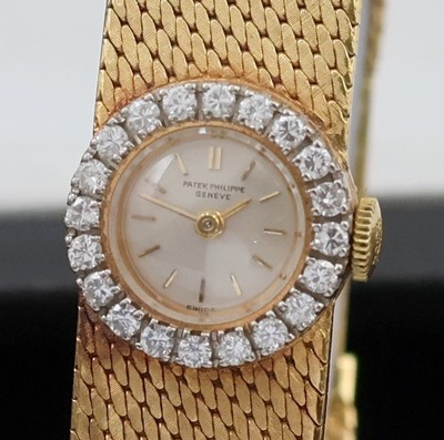 27014834a - PATEK PHILIPPE Damenarmbanduhr in GG 750/000 mit Diamanten Referenz 3282/46, Schweiz um ...