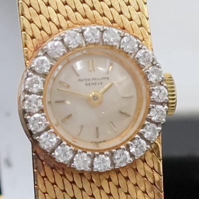 27014834c - PATEK PHILIPPE Damenarmbanduhr in GG 750/000 mit Diamanten Referenz 3282/46, Schweiz um ...