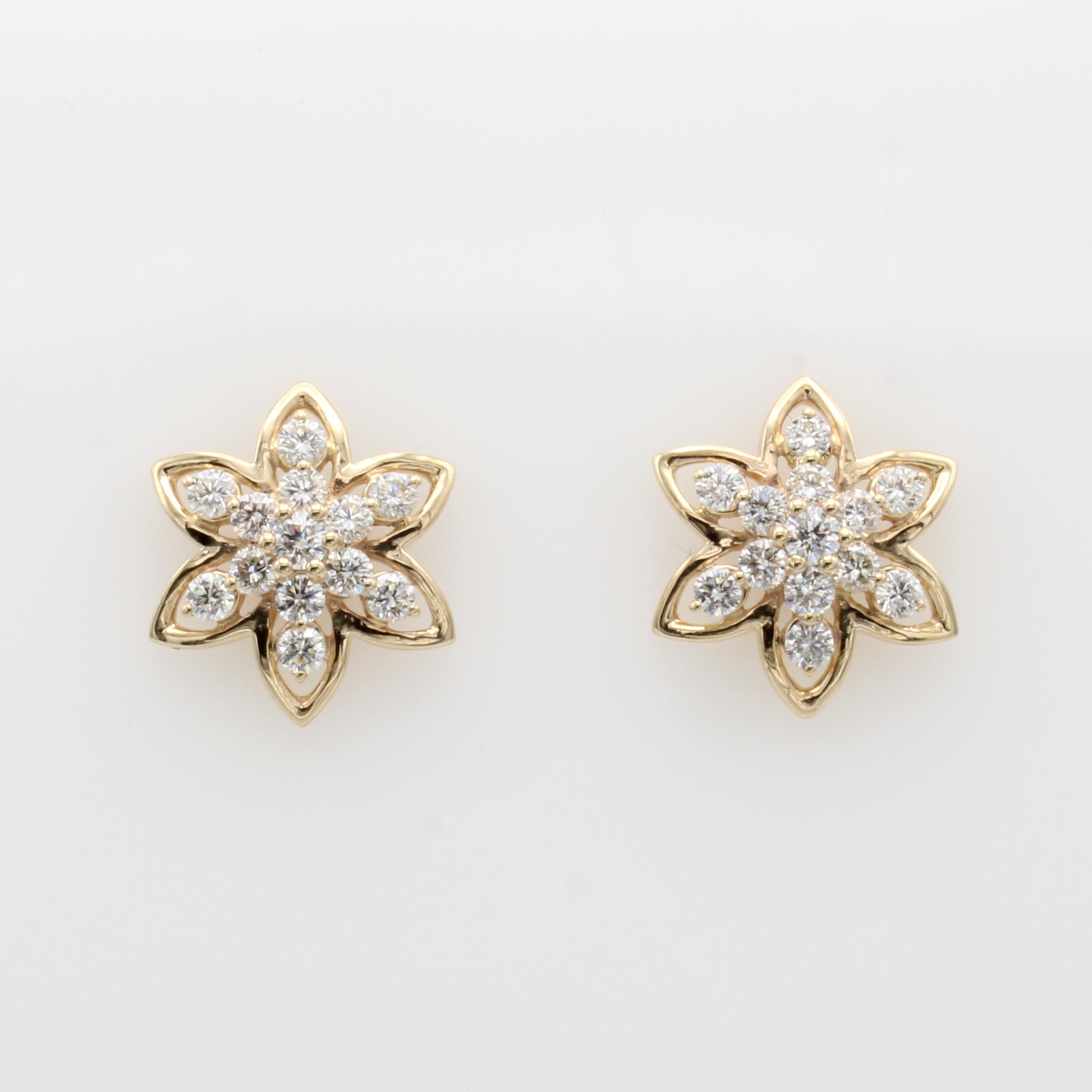 Image 27014960 - Paar Ohrstecker mit Brillanten, GG 585/000, im Blütendesign, 26 Brill. zus. ca. 0.79 ct ...
