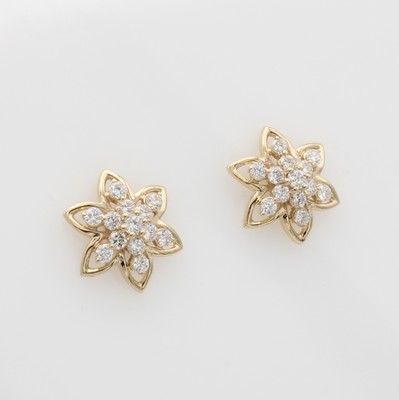 27014960a - Paar Ohrstecker mit Brillanten, GG 585/000, im Blütendesign, 26 Brill. zus. ca. 0.79 ct ...