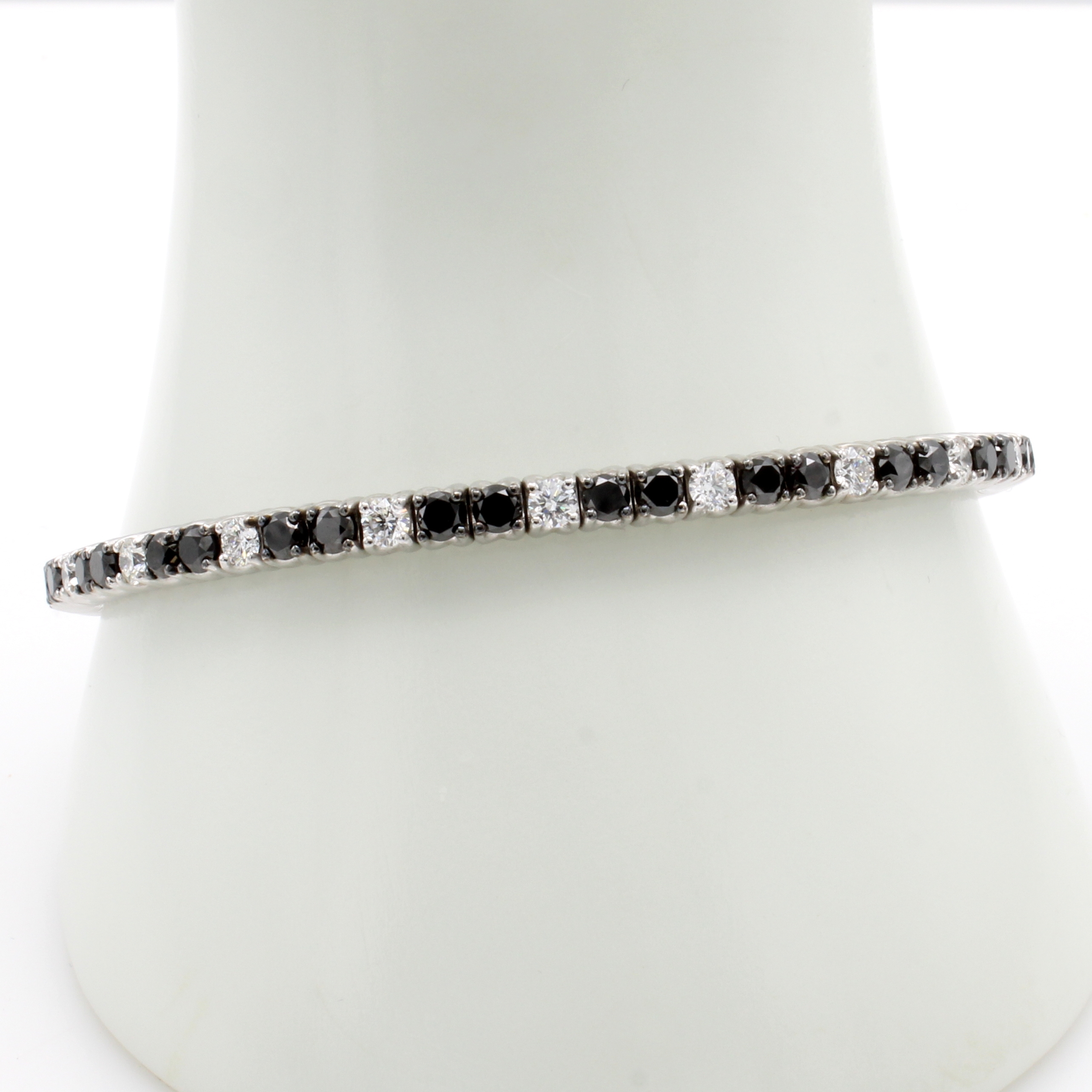 Image 27015076 - Extralanger, flexibler Armreif mit Brillanten und Diamanten, WG 750/000, 20 Brill. zus. ...