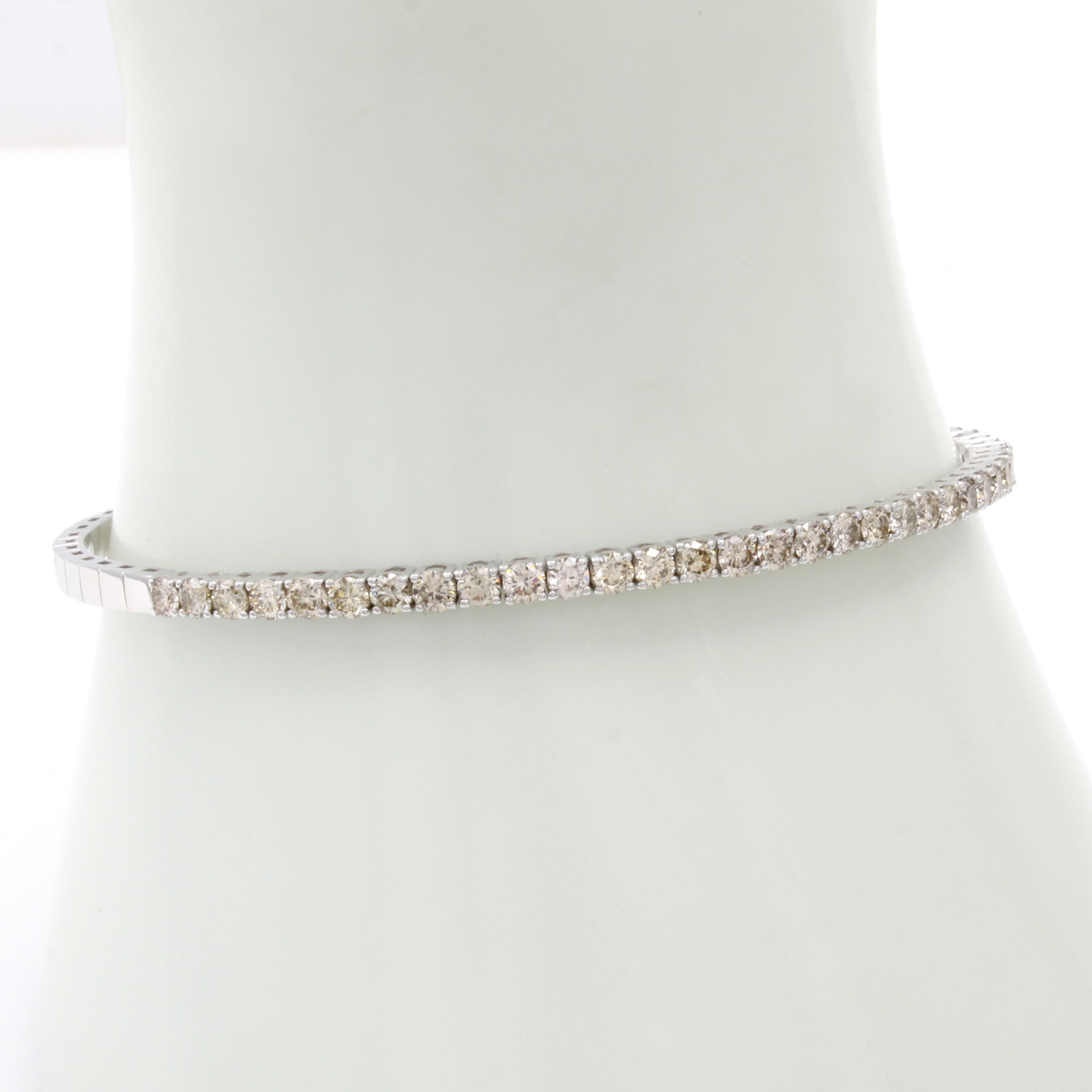 Image 27015084 - Armreif mit Brillanten, WG 750/000, leicht flexibel gearb., 33 Brill. zus. ca. 1.79 ct ...