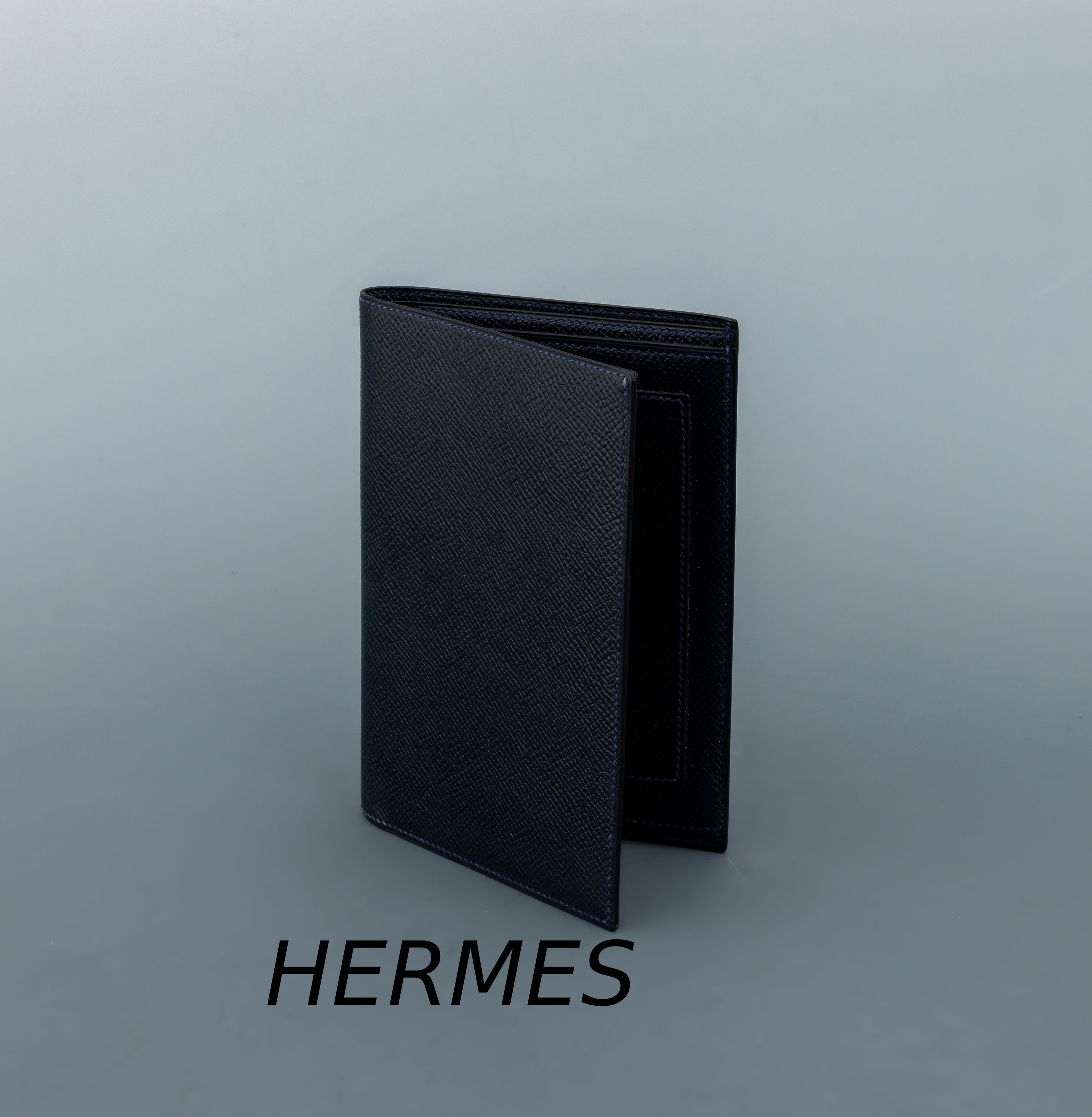 Image 27015109 - HERMES Brieftasche, Paris, dunkelblaues Leder, innen 5 Einschubfächer, ca. 15 x 10 cm, ...