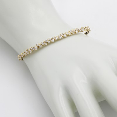 27015102a - Armreif mit Brillanten, GG 750/000, leicht flexibel gearb., 44 Brill. zus. ca. 1.60 ct ...
