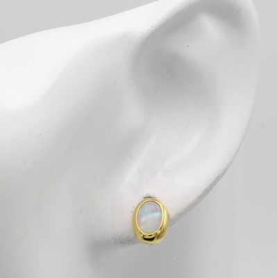 27015943a - Paar Ohrstecker mit Opalen, GG 585/000, 2 ovale Opale in breiten, glatten Fassungen zus. ...