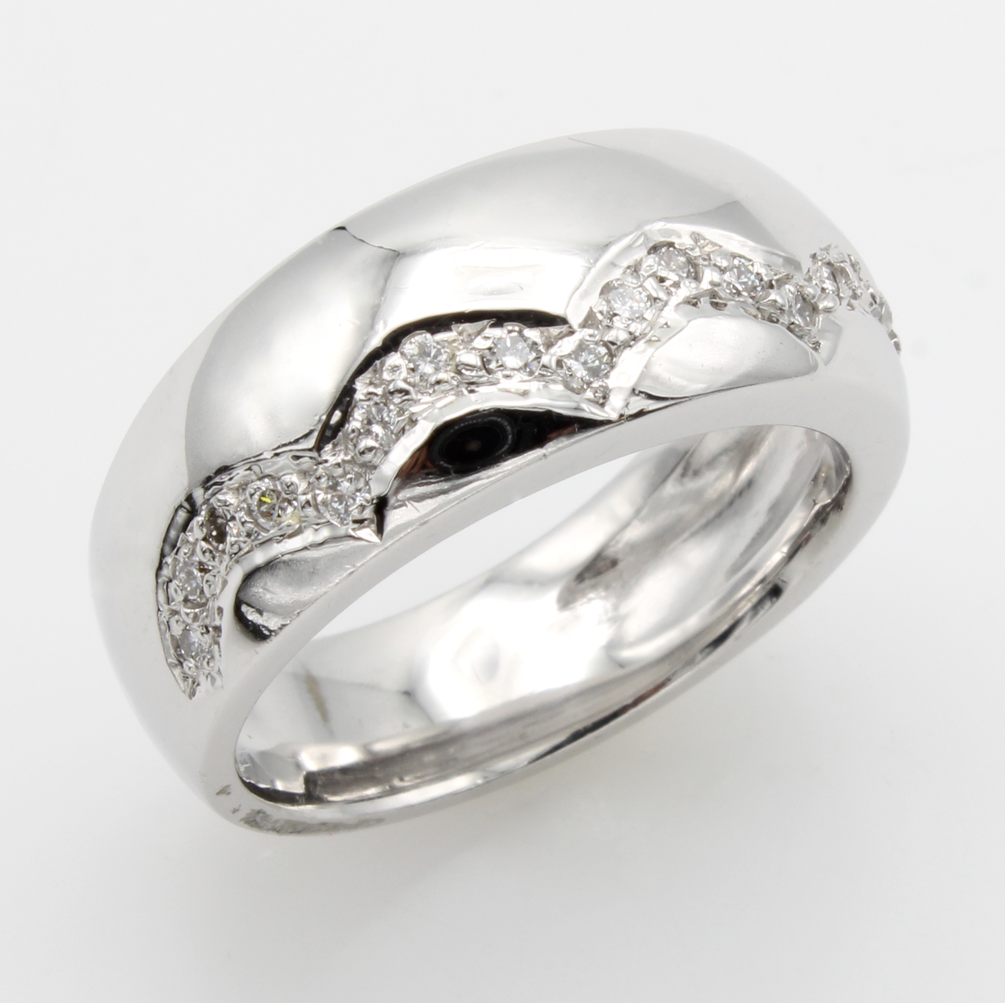 Image 27016326 - Ring mit Brillanten, WG 585/000, wellen- förmiges Muster, Brill. zus. ca. 0.25 ct ...