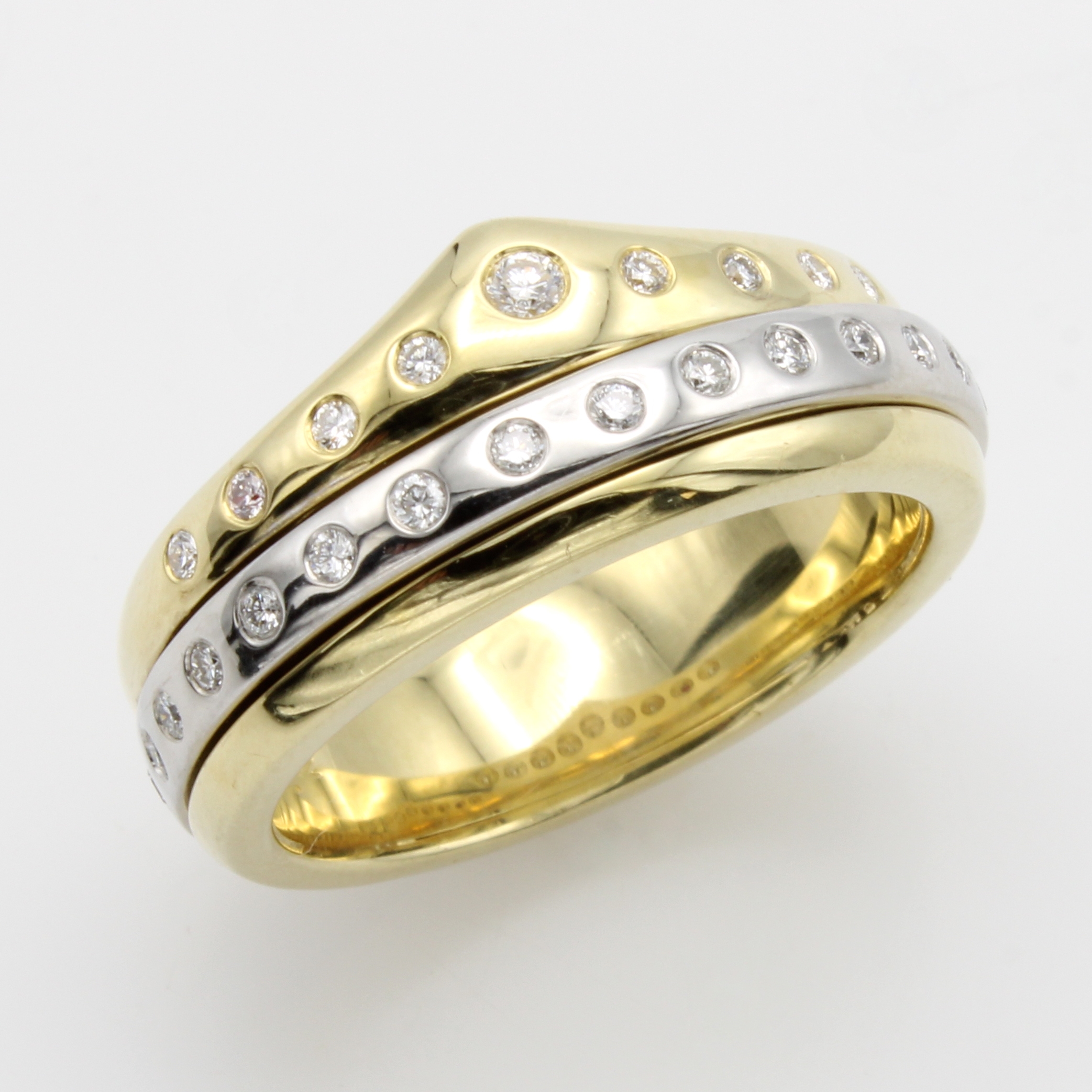 Image 27016441 - Ring mit Brillanten, GG/WG 585/000, 3-rhg., drehbare WG-Schiene, Brill. zus. ca. 0.32 ct ...