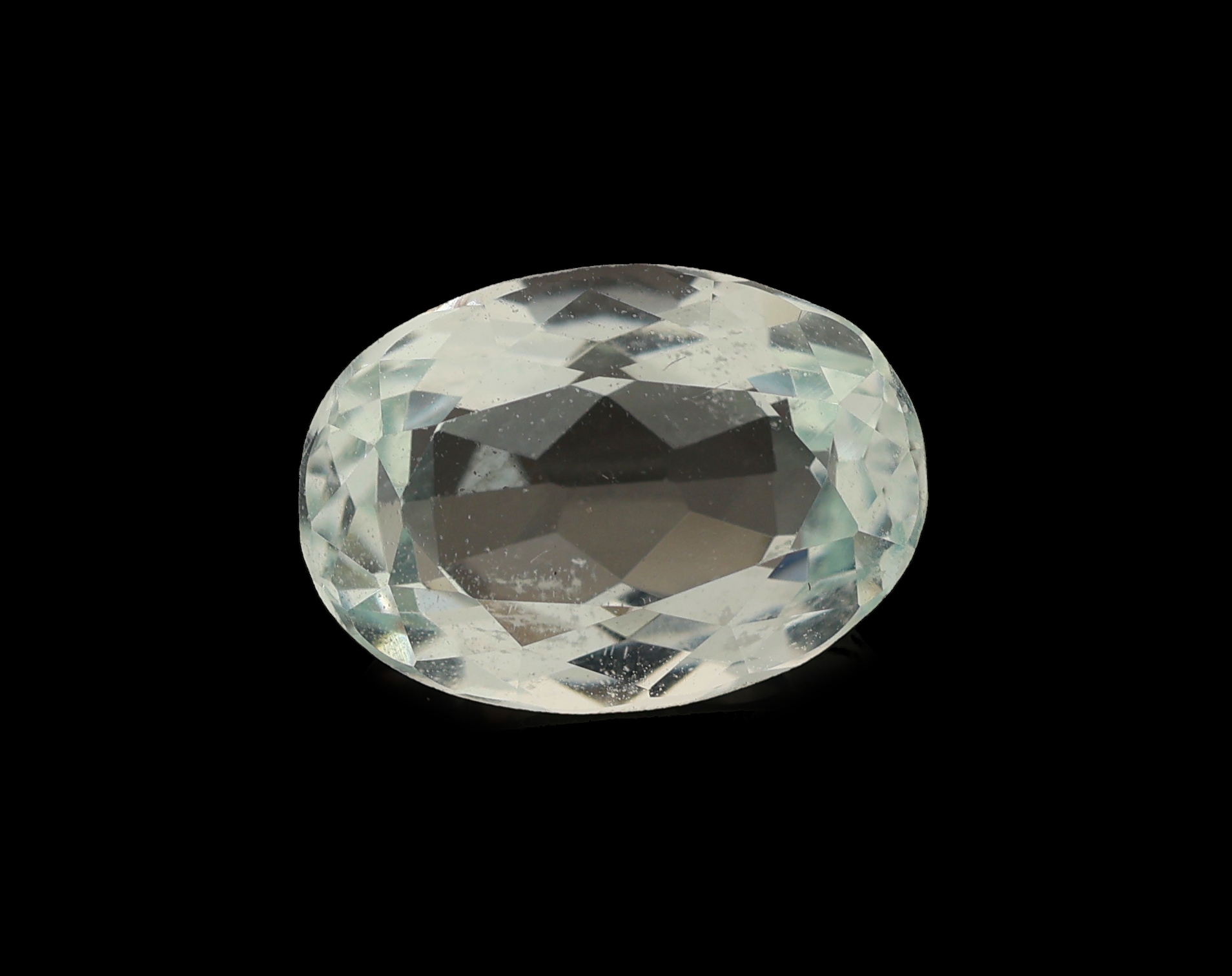 Detail b: Loser facett. Aquamarin ca. 3.15 ct