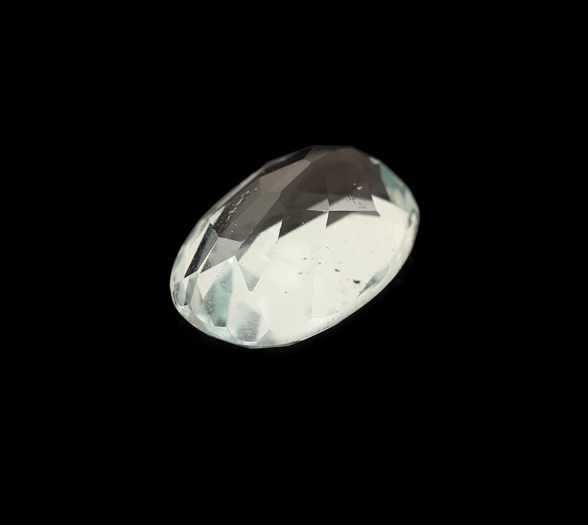 Detail c: Loser facett. Aquamarin ca. 3.15 ct