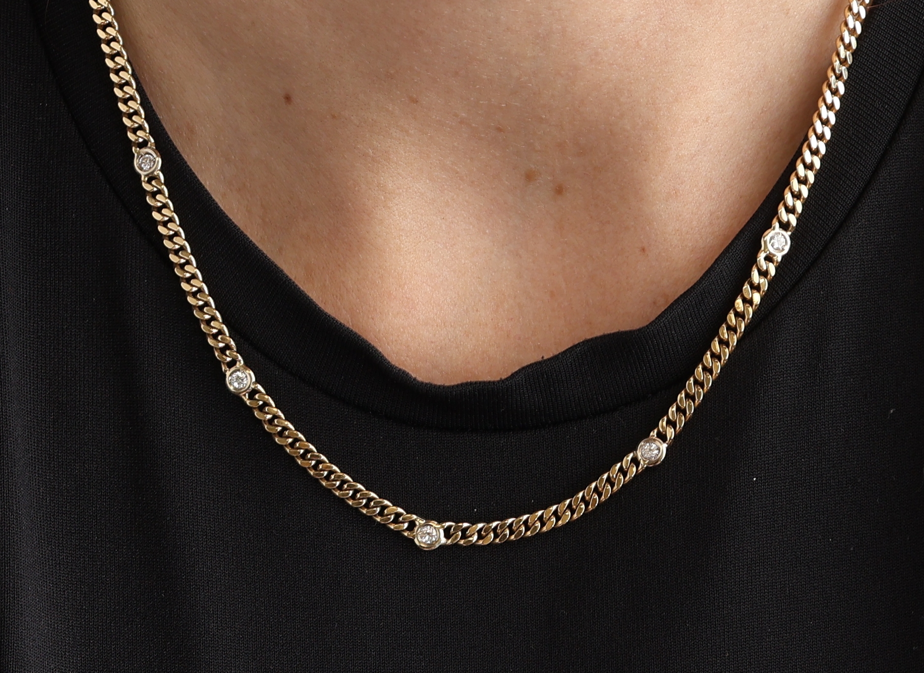 Detail e: 14 kt Gold Brillant-Collier, GG 585/000, Mittelteil bes. mit 5 Brillanten zus. ca. 0.20ct Weiß/si, Panzerkette, L. ca. 44 cm, ca. 16.4 g