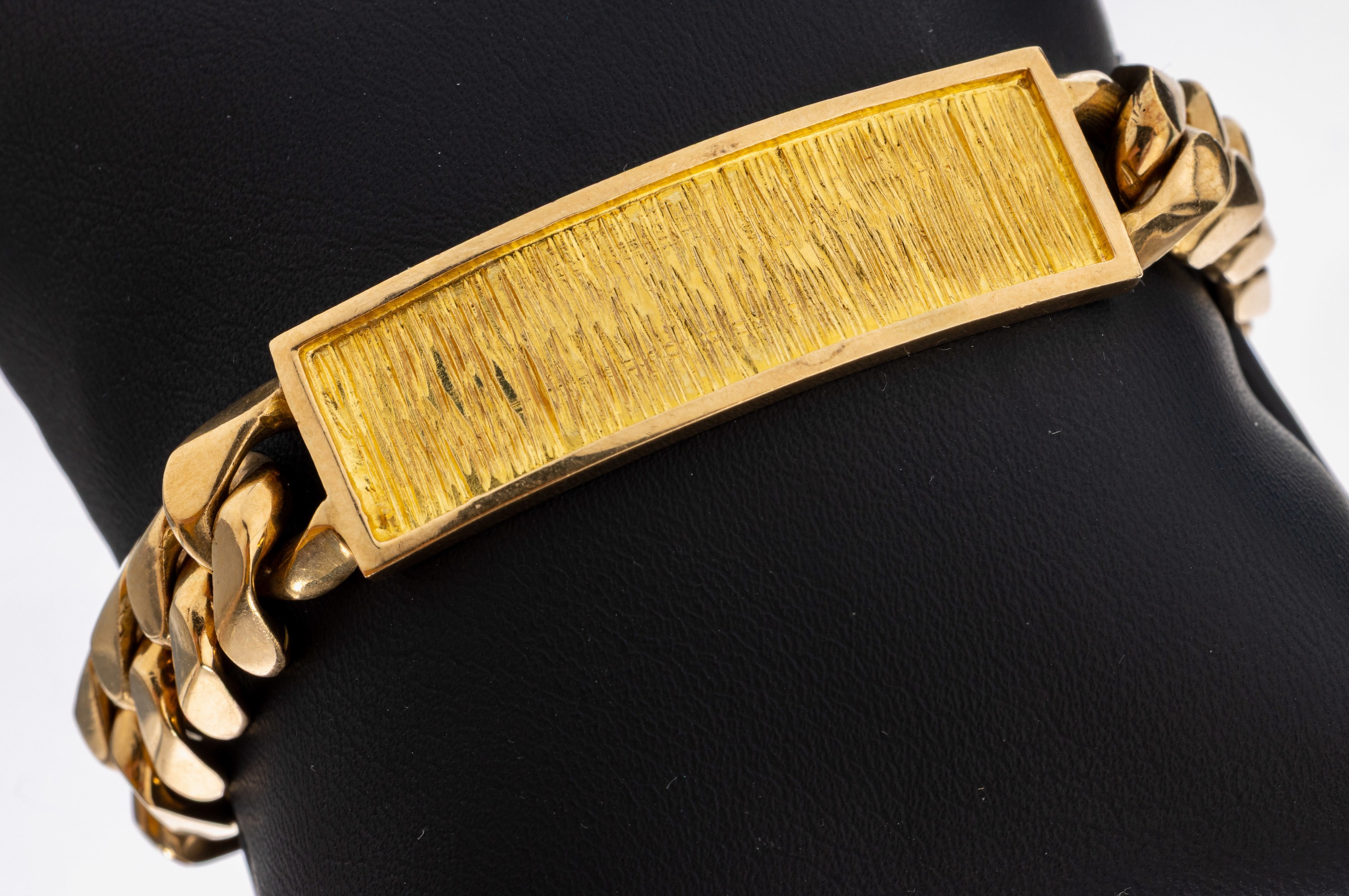 Image 27016529 - 18 kt Gold Identitätsarmband, GG 750/000, Gravurplatte frei, strukt., L. ca. 22 cm, ...