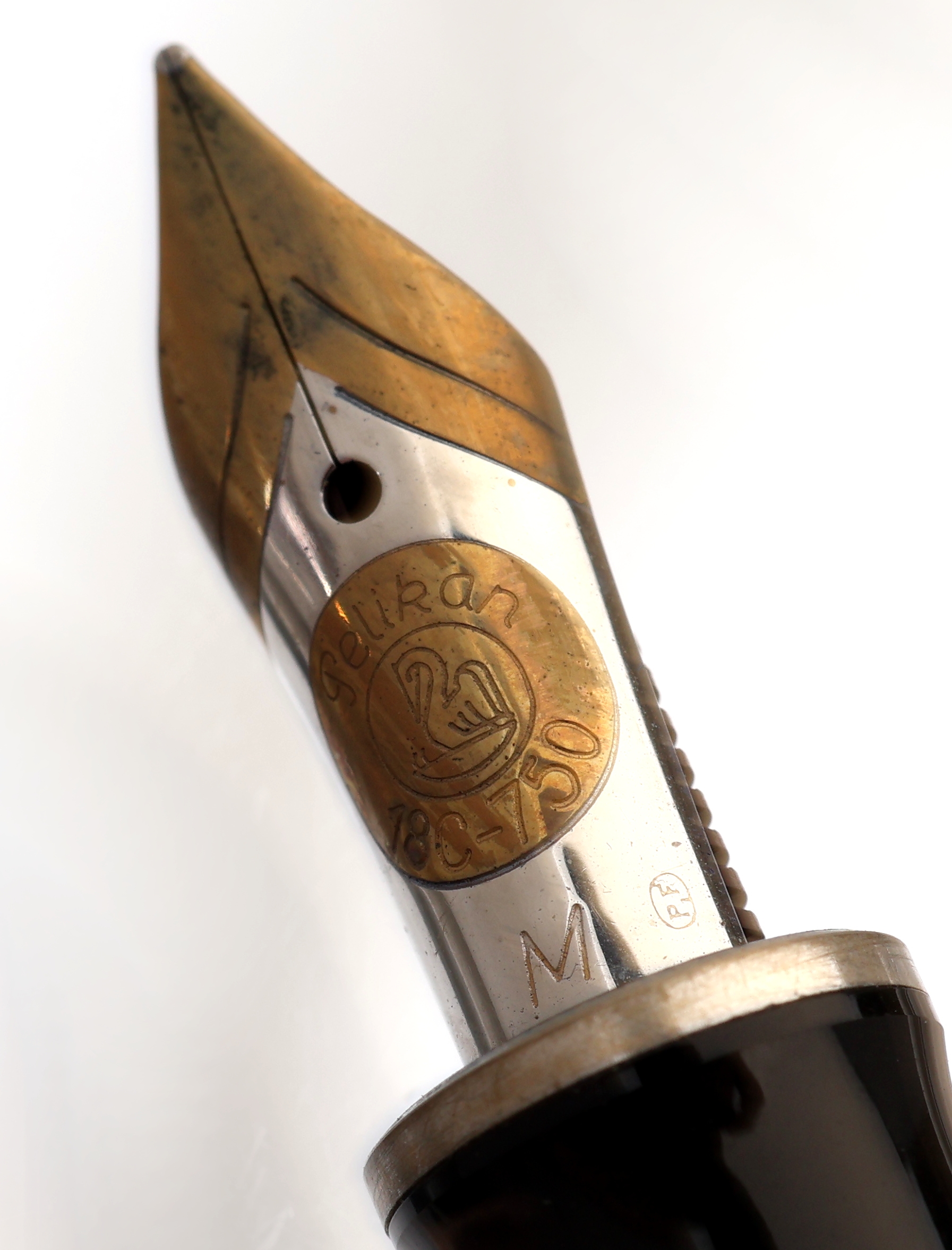 Detail d: PELIKAN Konvolut, best. aus: Kolbenfüller, mit 18 kt Gold Feder, Stärke M, 1 x Roller- ball und 1 x Kugelschreiber, Korpus schwarzes Celluloid, ...