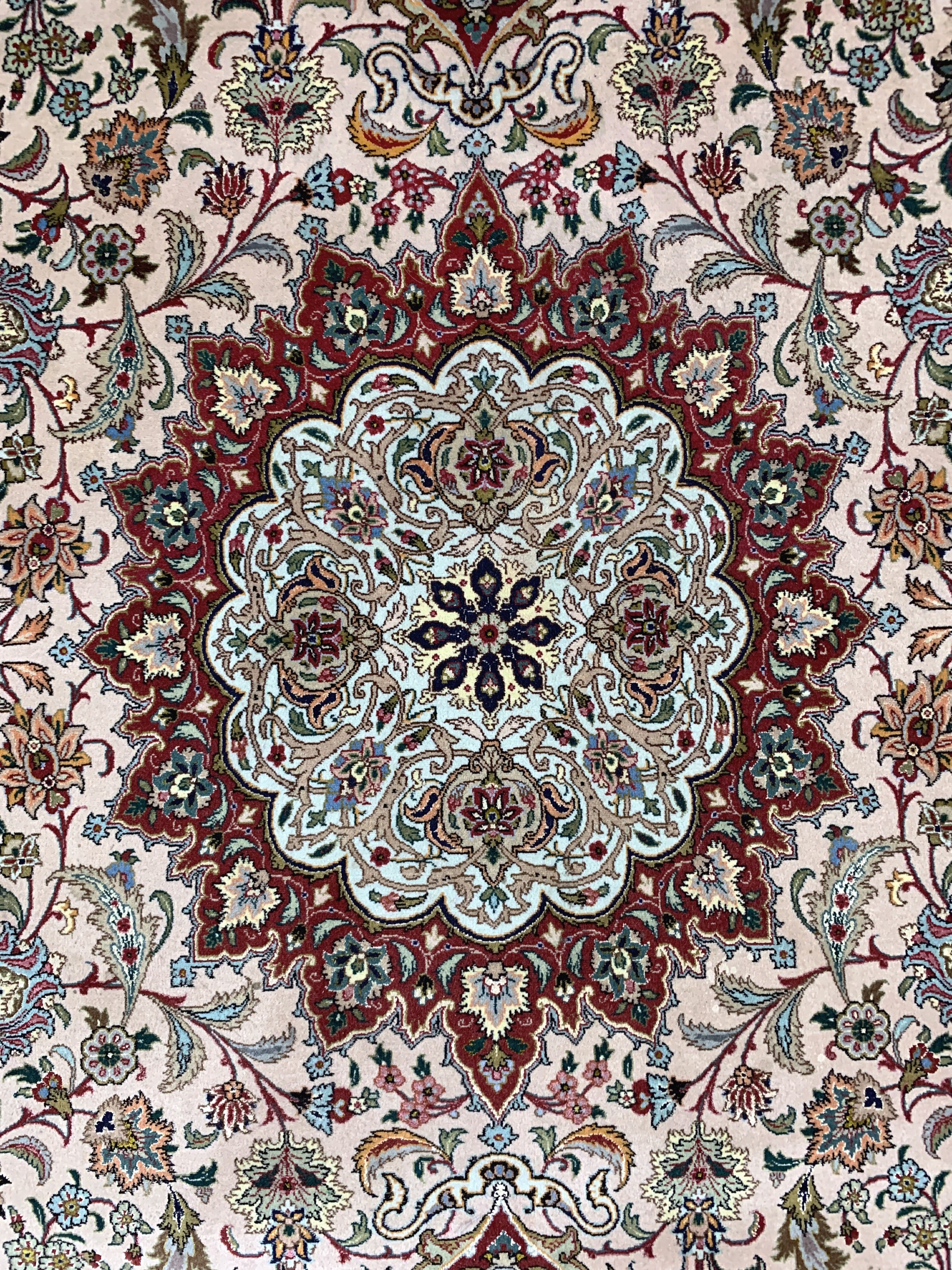 Detail e: Täbriz fein(50 Raj), Persien, Mitte 20.Jhd,Korkwolle mit Seide, ca. 307 x 202 cm, ca. 500.000 Kn/qm, EHZ: 2