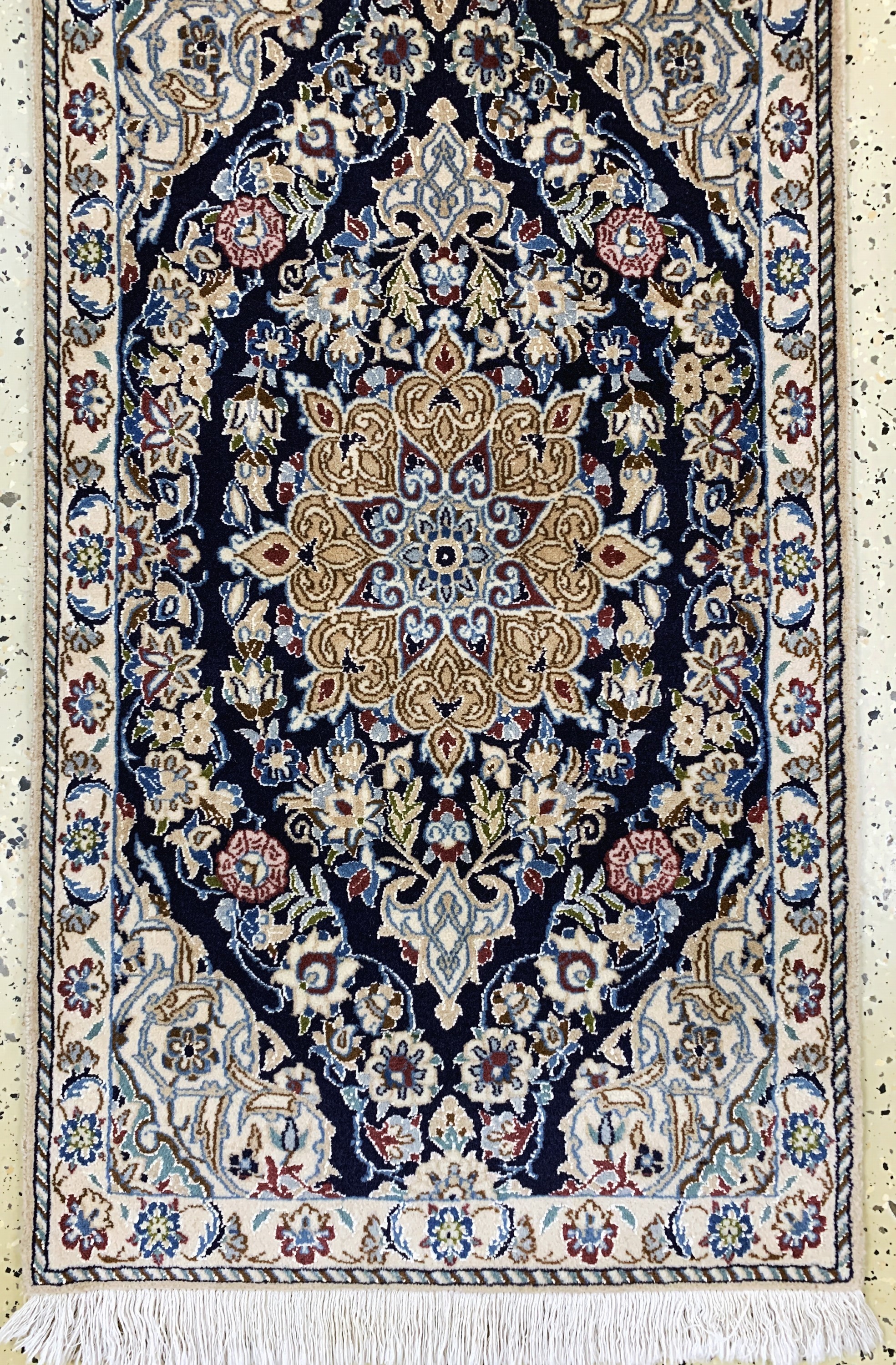 Detail b: Nain fein(6 La), Persien, Ende 20.Jhd, Korkwolle mit Seide, ca. 202 x 58 cm, EHZ: 2