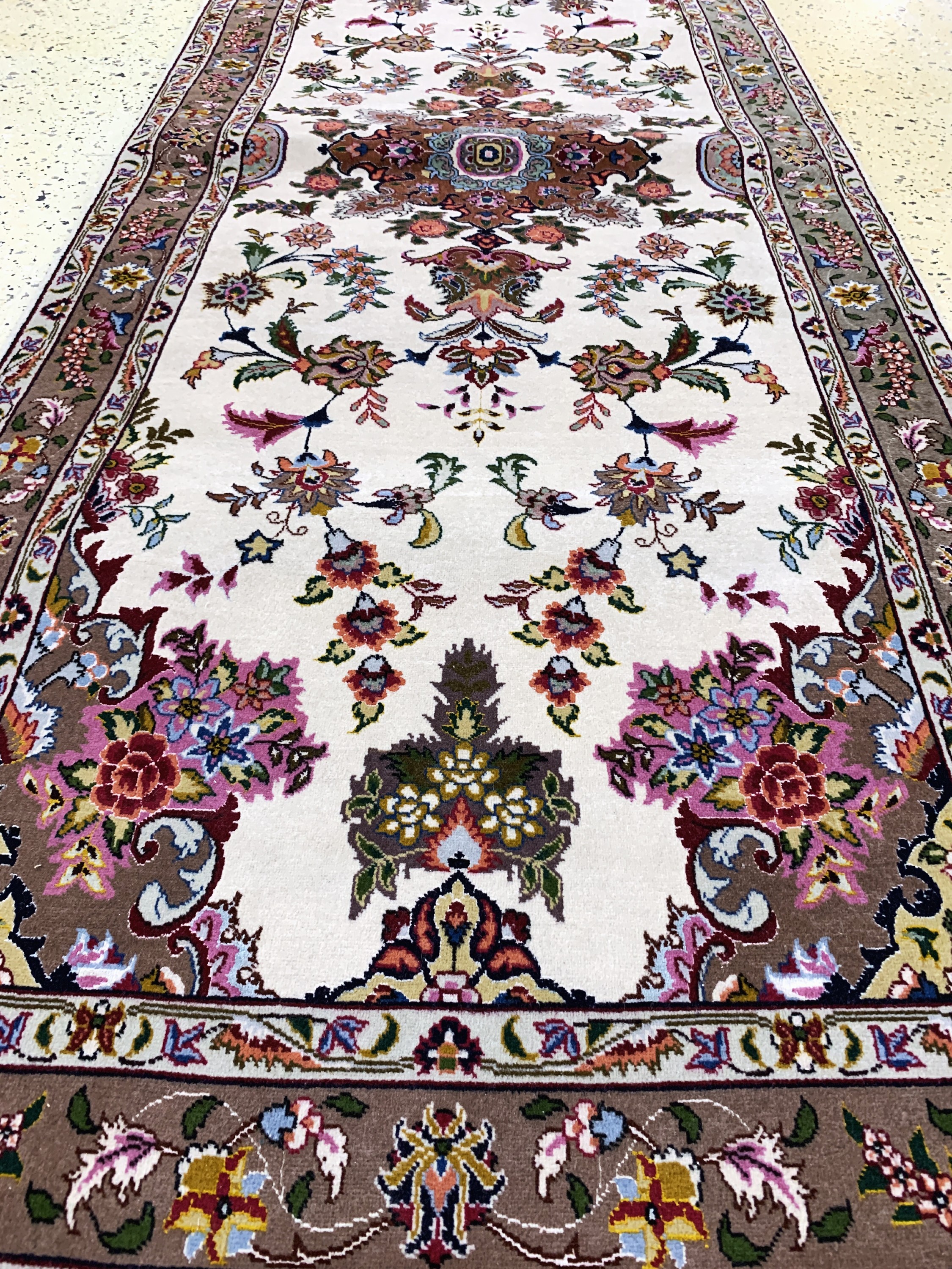 Detail d: Täbriz fein(50 Raj), Persien, Ende 20.Jhd, Korkwolle mit Seide, ca. 204 x 81 cm, ca. 500.000 Kn/qm, EHZ: 2