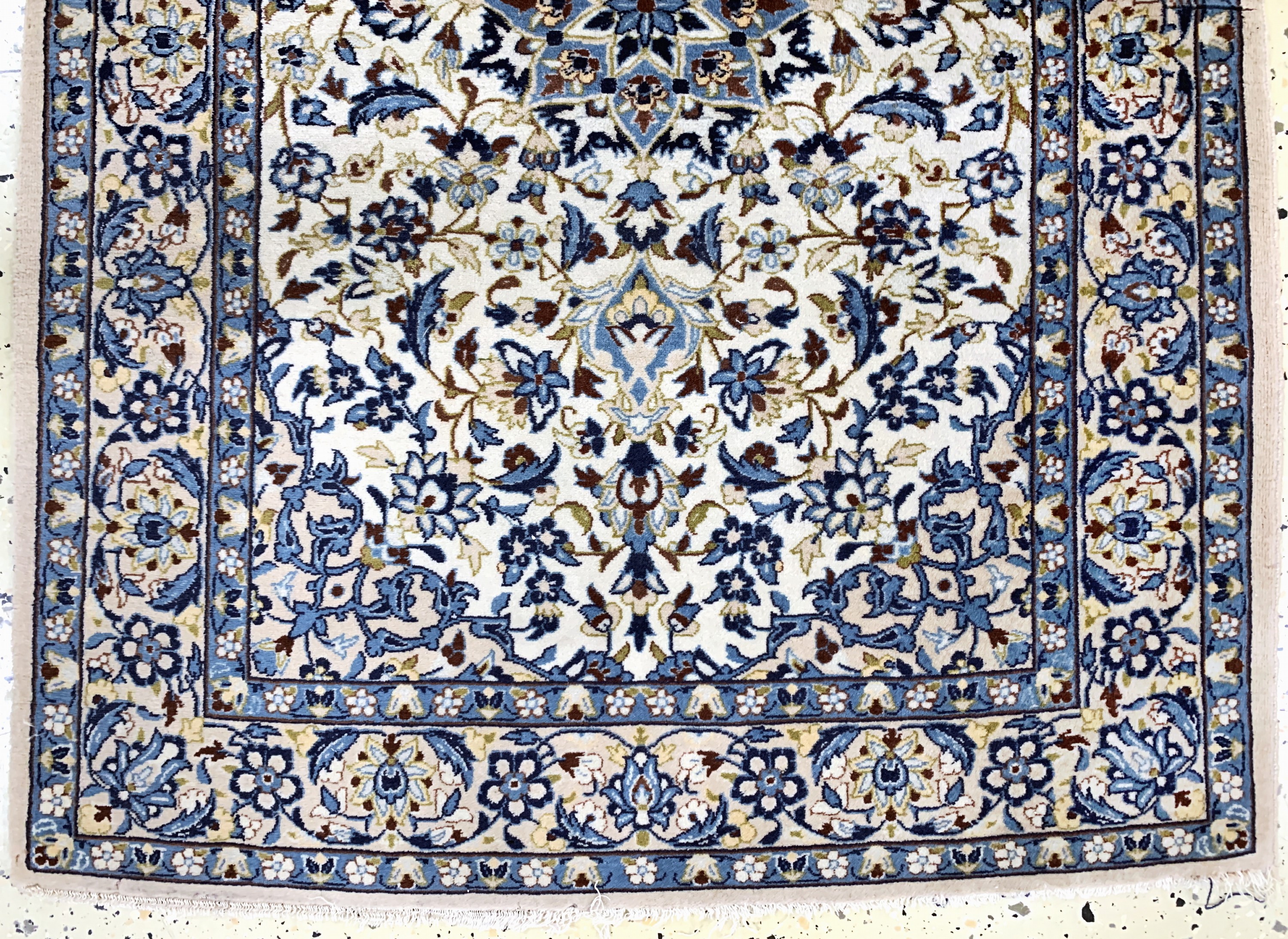 Detail e: 2 Lots Keschan & Esfahan, Persien, Mitte 20.Jhd, Korkwolle auf Seide, ca. 114 x 83 cm, EHZ: 2-3