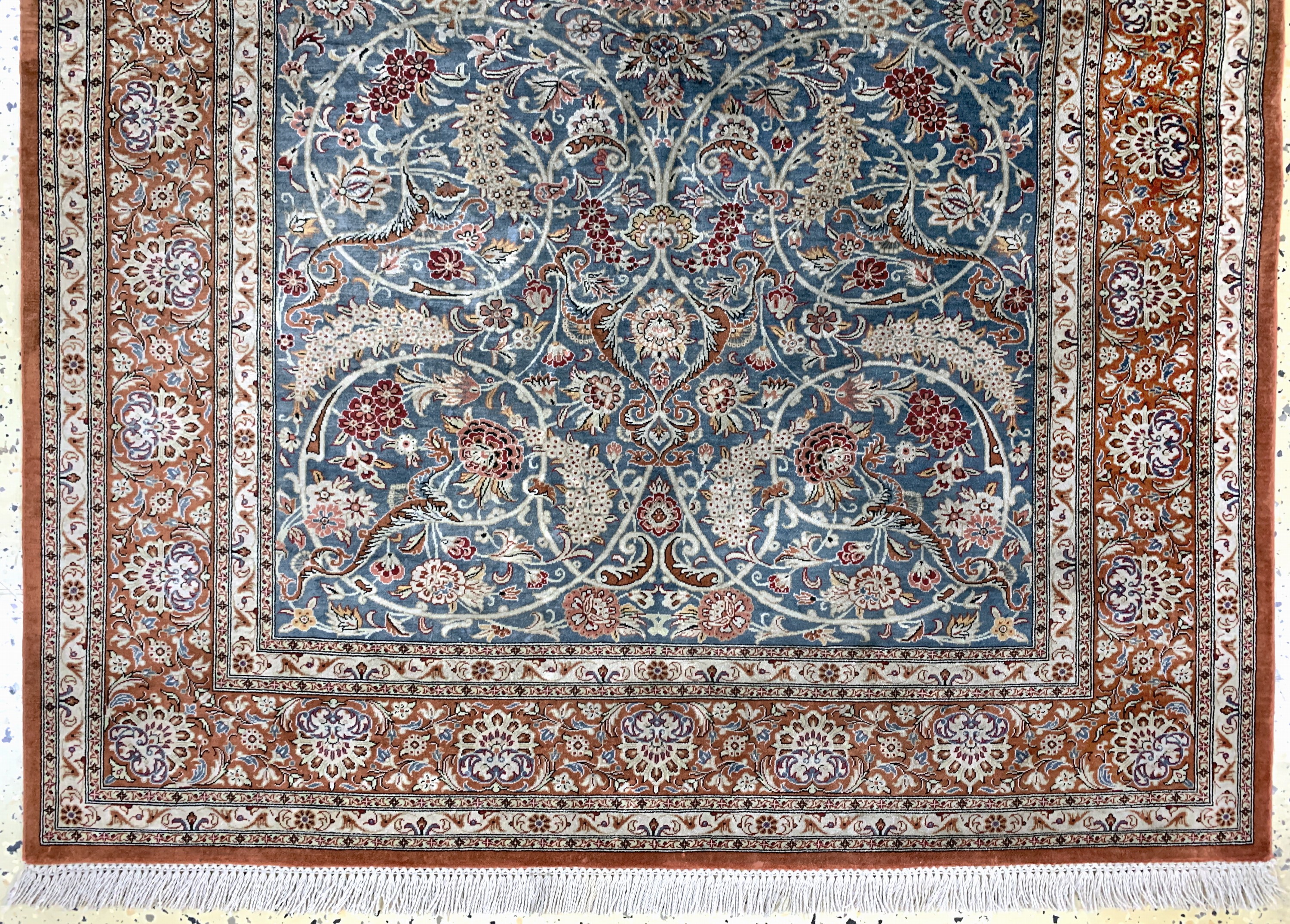 Detail c: Ghom Seide fein signiert, Persien, Ende 20.Jhd, reine Naturseide, ca. 141 x 103 cm, ca. 1,0 Mio. Kn/qm, Reinigungsbedürftig, EHZ: 2