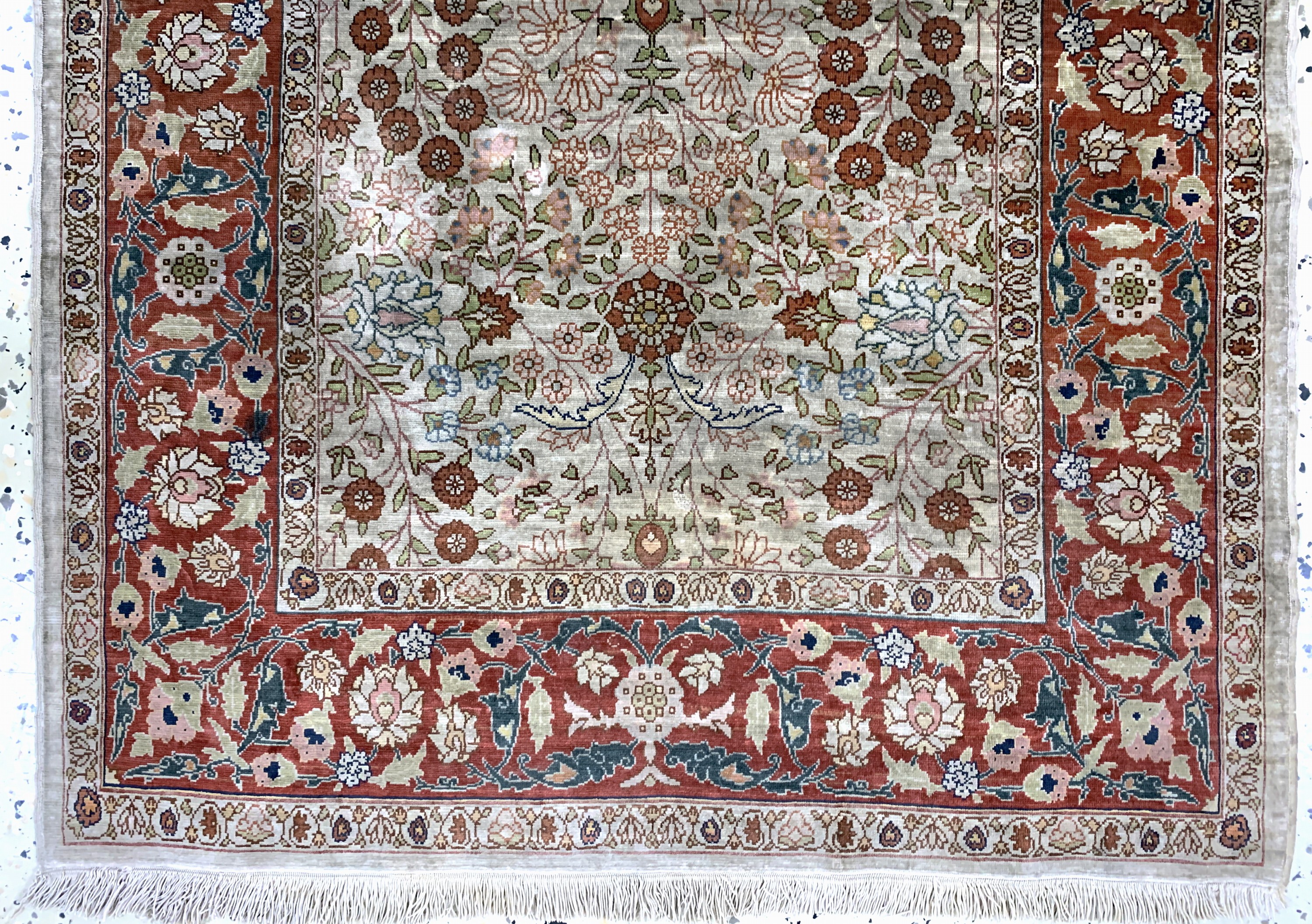 Detail c: Hereke Seide signiert, Türkei, Mitte 20.Jhd, reine Naturseide, ca. 107 x 70 cm, Reinigungsbedürftig, EHZ: 2