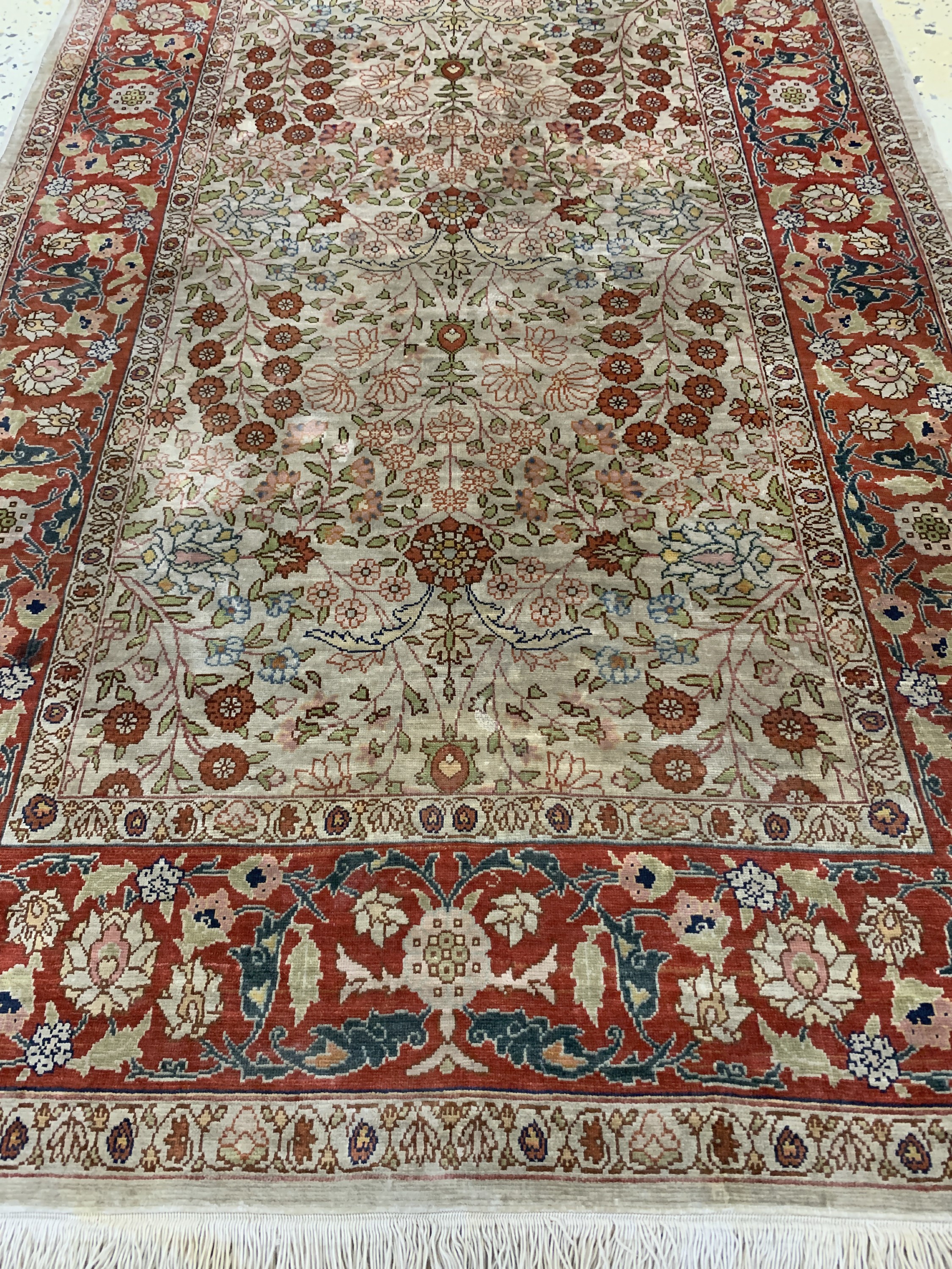 Detail d: Hereke Seide signiert, Türkei, Mitte 20.Jhd, reine Naturseide, ca. 107 x 70 cm, Reinigungsbedürftig, EHZ: 2