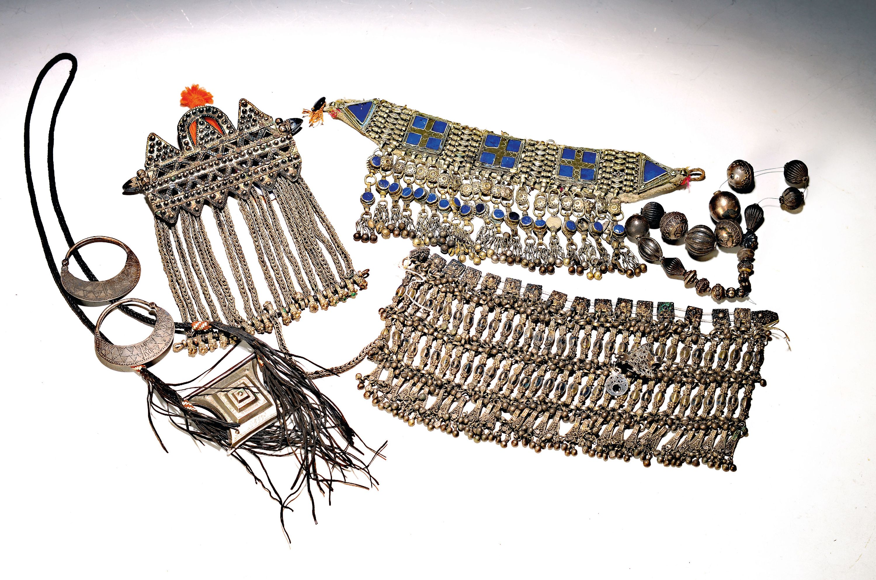 Image 27017029 - Großes Konvolut Turkmenenschmuck, Afghanistan/Pakistan, spätes 19.Jh., überwiegend ...