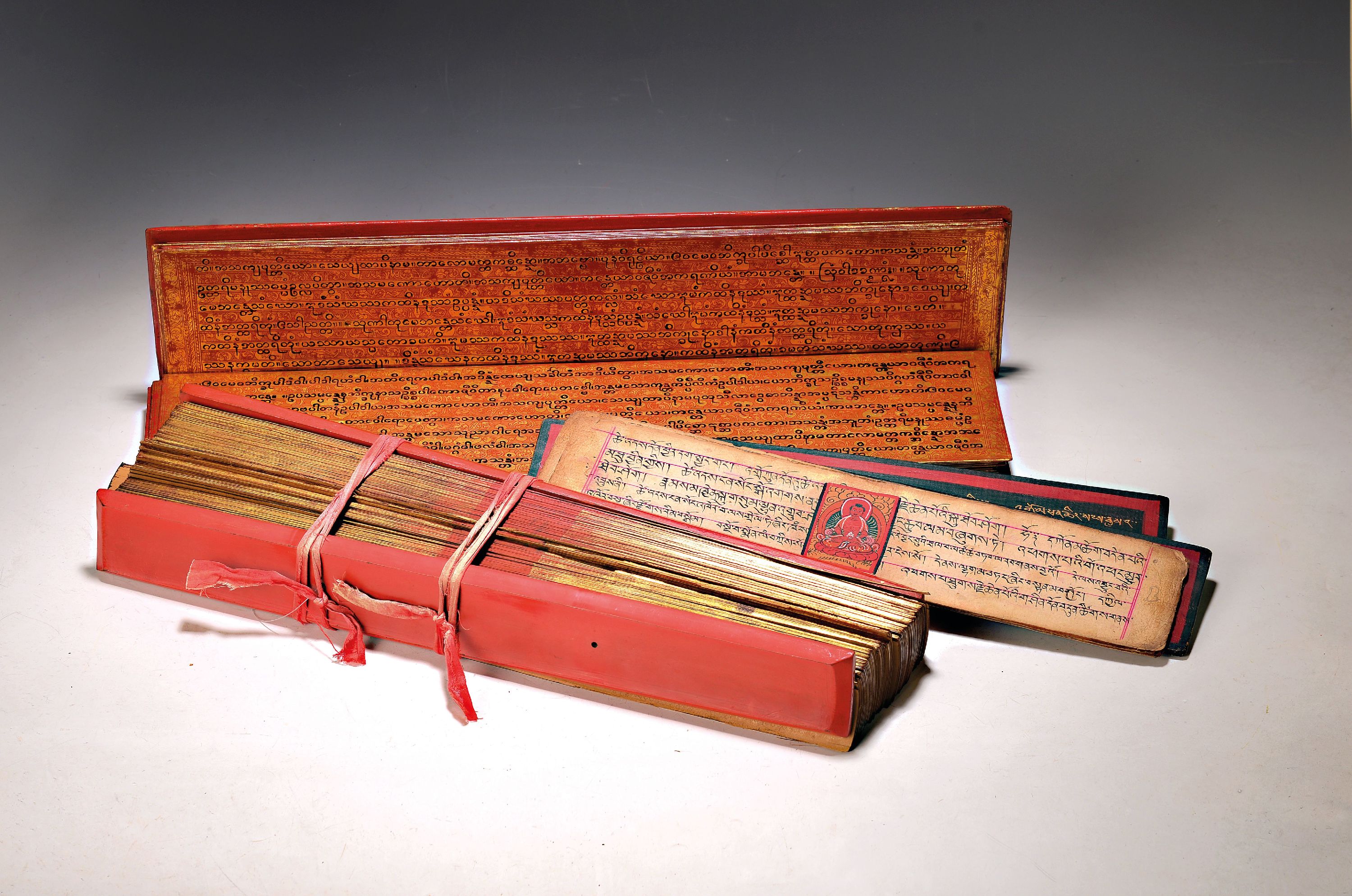 Image 27017034 - Drei Kammavaca, Thailand, 19./20. Jh., heilige burmesische Texte in Pali, 17 ...