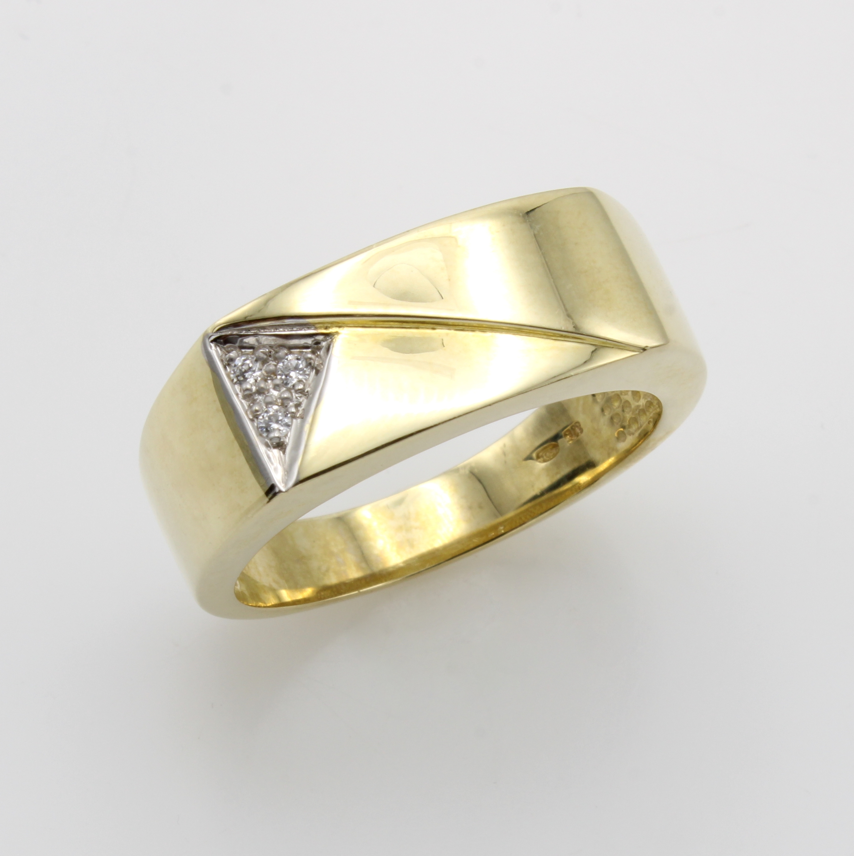 Image 27017063 - Herrenring mit Brillanten, GG 585/000, Brill. in dreieck. Form gef. zus. ca. 0.035 ...