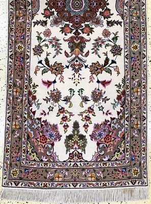 27017001c - Täbriz fein(50 Raj), Persien, Ende 20.Jhd, Korkwolle mit Seide, ca. 204 x 81 cm, ca. ...