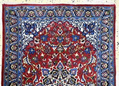 27017005a - 2 Lots Keschan & Esfahan, Persien, Mitte 20.Jhd, Korkwolle auf Seide, ca. 114 x 83 cm, ...