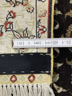 27017019c - 2 Lots Hereke Seide, China, Mitte 20.Jhd, reine Naturseide, ca. 95 x 62 cm, EHZ: 2