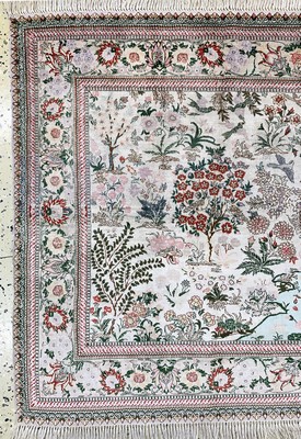 27017020c - Hereke Seide, China, Ende 20.Jhd, reine Naturseide, ca. 100 x 155 cm, ca. 1,0 Mio. ...