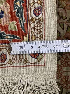 27017023e - Hereke Seide signiert, Türkei, Mitte 20.Jhd, reine Naturseide, ca. 107 x 70 cm, ...