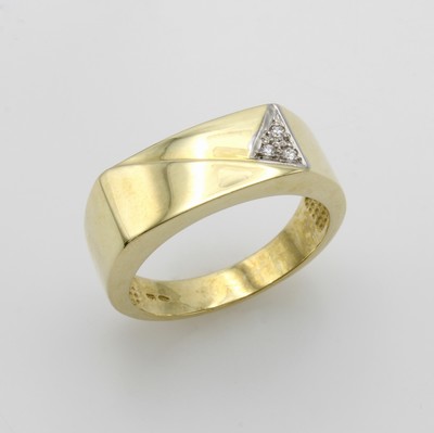 27017063a - Herrenring mit Brillanten, GG 585/000, Brill. in dreieck. Form gef. zus. ca. 0.035 ...