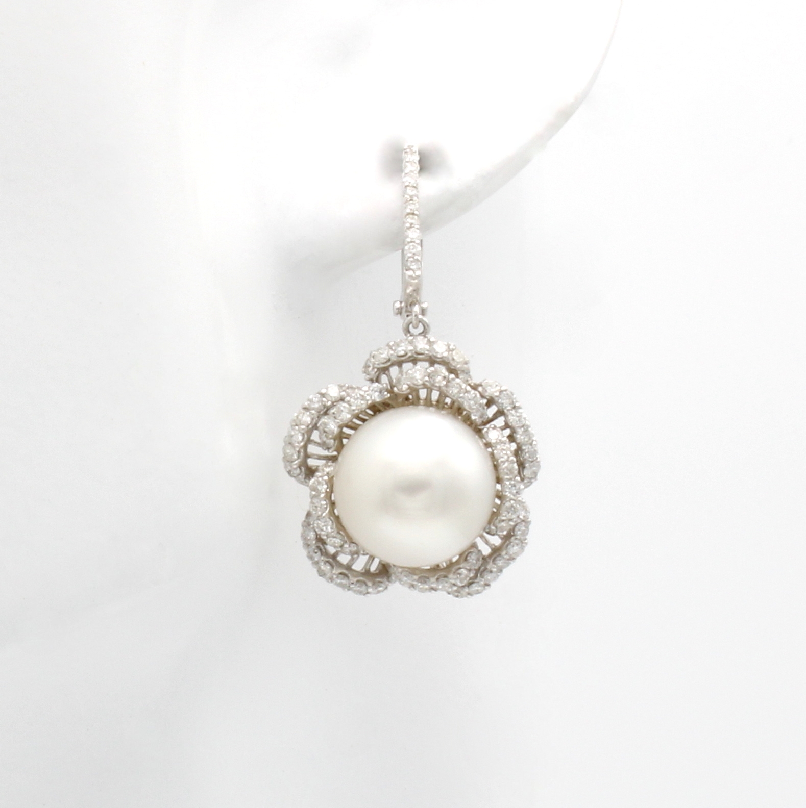 Image 27017364 - Paar Ohrgehänge mit Südseeperlen und Brillanten, WG 750/000, 2 weiße Perlen in ...