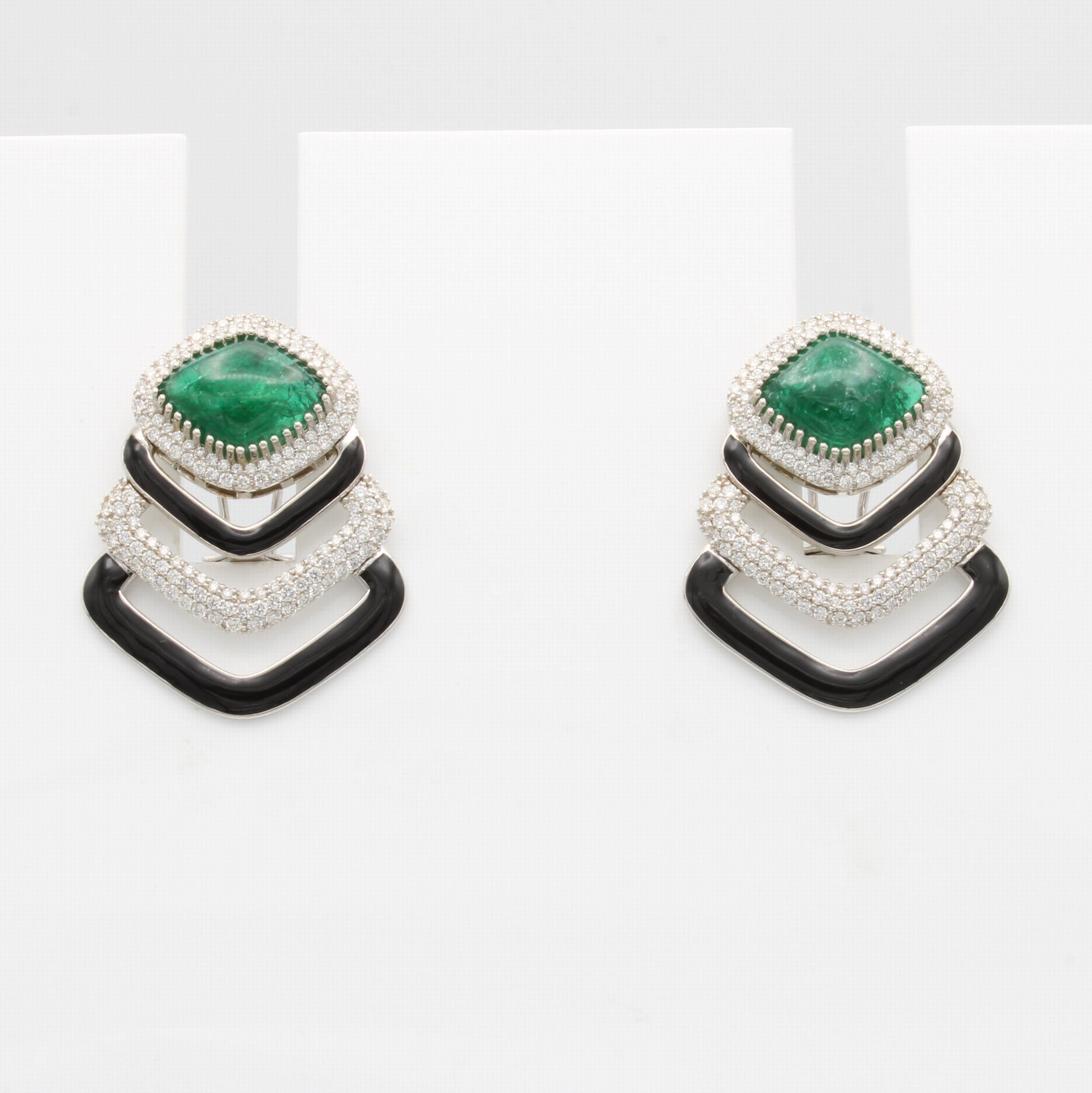 Image 27017378 - Paar ausgefallene Ohrstecker mit Smaragden, Brillanten und Onyxen, WG 750/000, ...