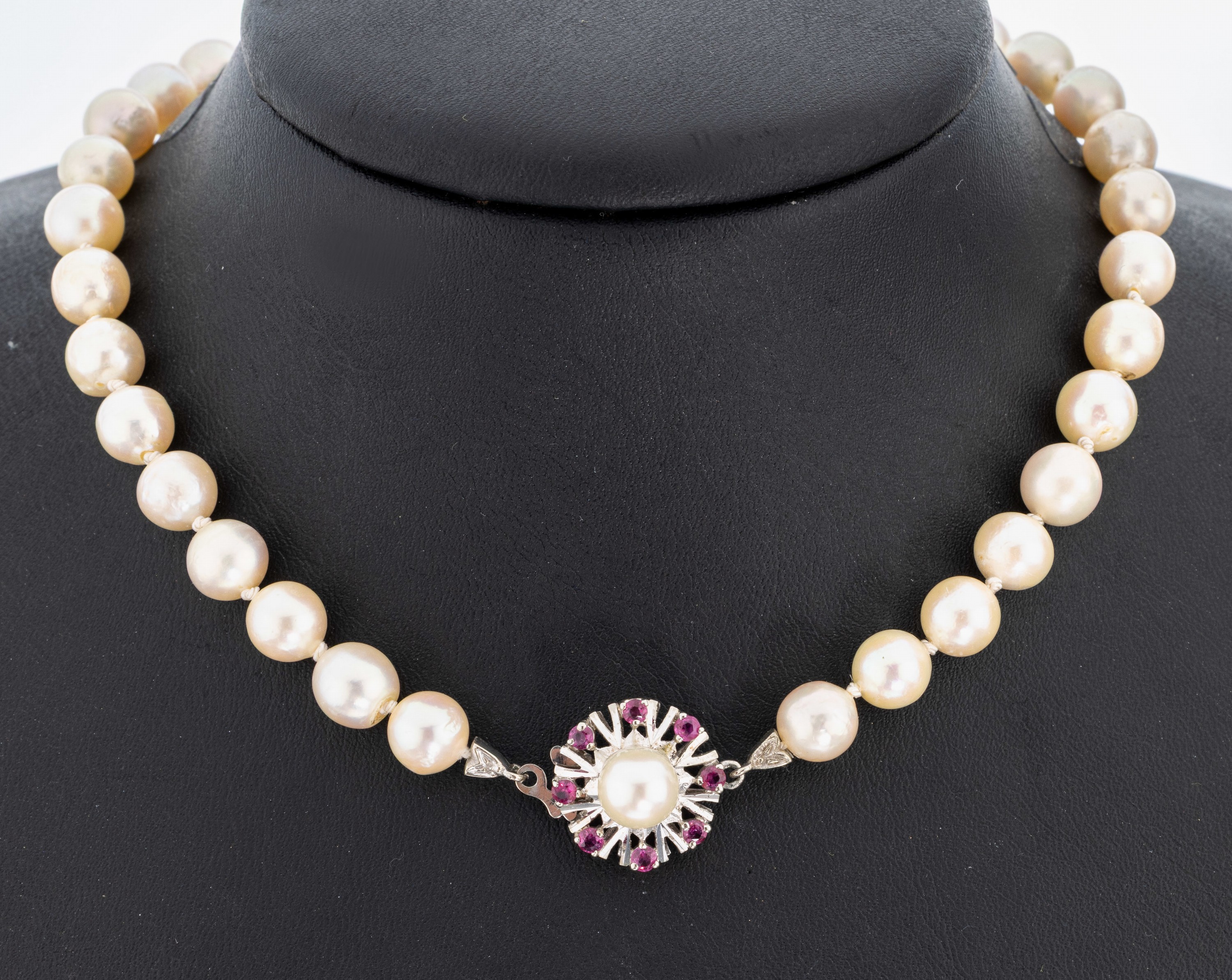 Image 27017399 - Zuchtperl-Collier mit 14 kt Gold Schließe, WG 585/000 mit Perle und kl. Rubinen, ...