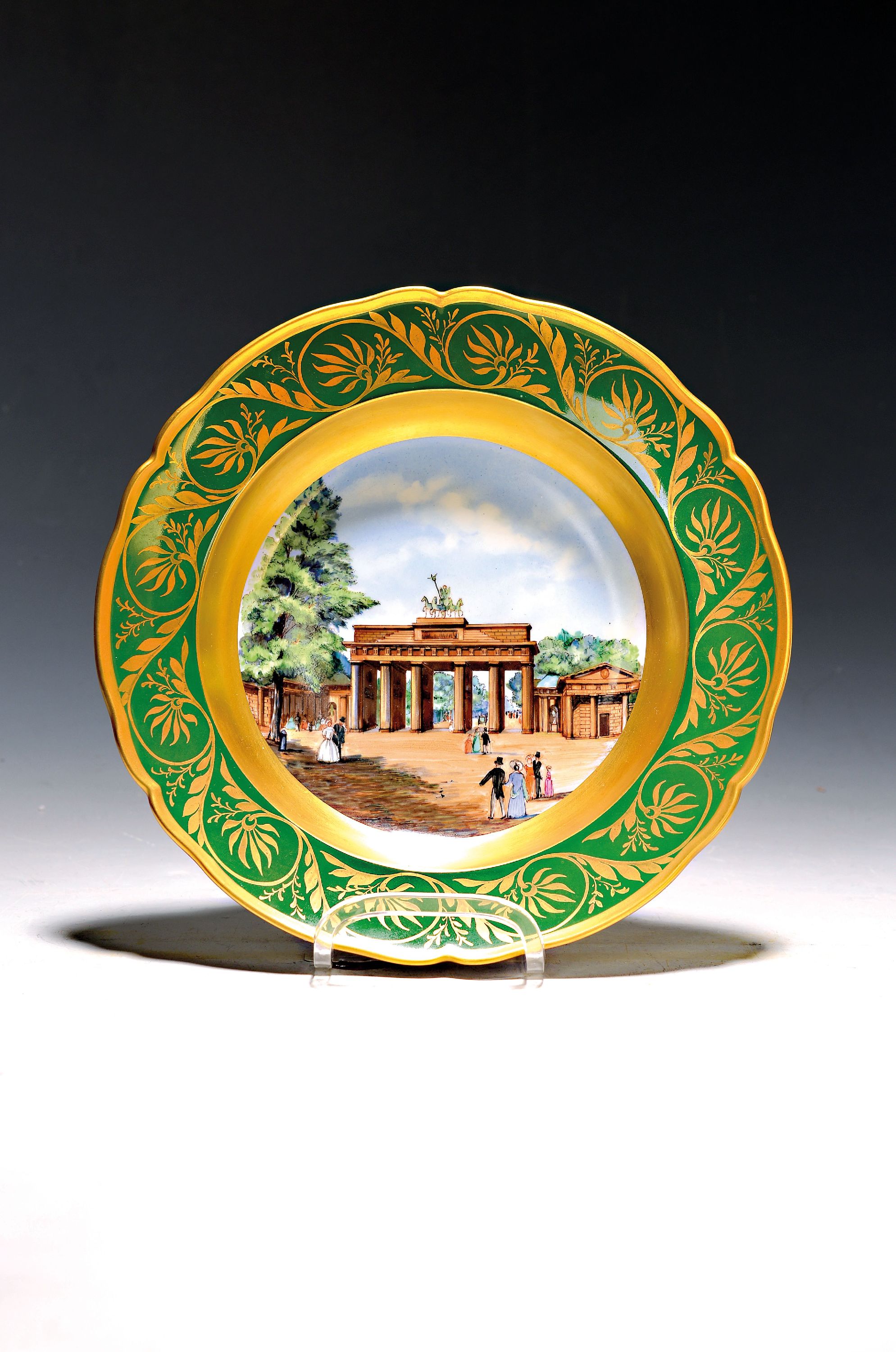 Image 27017484 - Teller, KPM Berlin, um 1913, Ansicht des Brandenburger Tors, handbemalt, Fahne mit ...