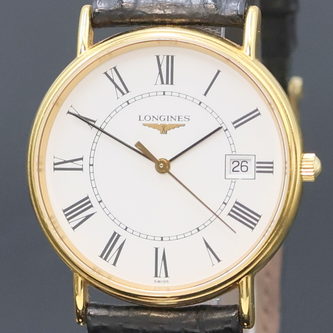 Detail a: LONGINES vergoldete Armbanduhr Referenz L4.636.2, Schweiz um 2000, quarz, Edelstahlboden aufgedr., orig. Lederband m. original Dornschl., weißes ...